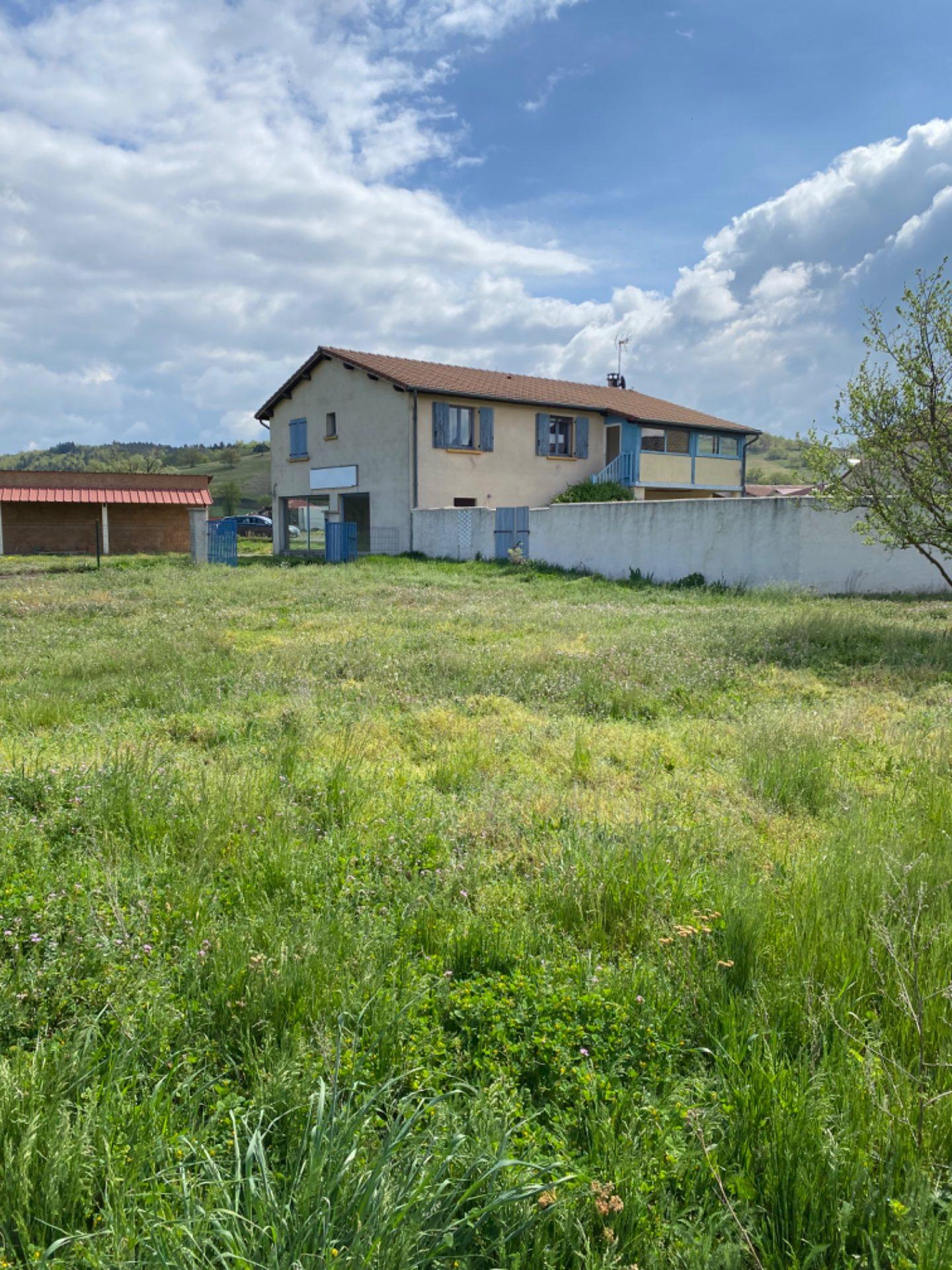 Maison avec local commercial et dépendances Mazeyrat-d'allier 43300
