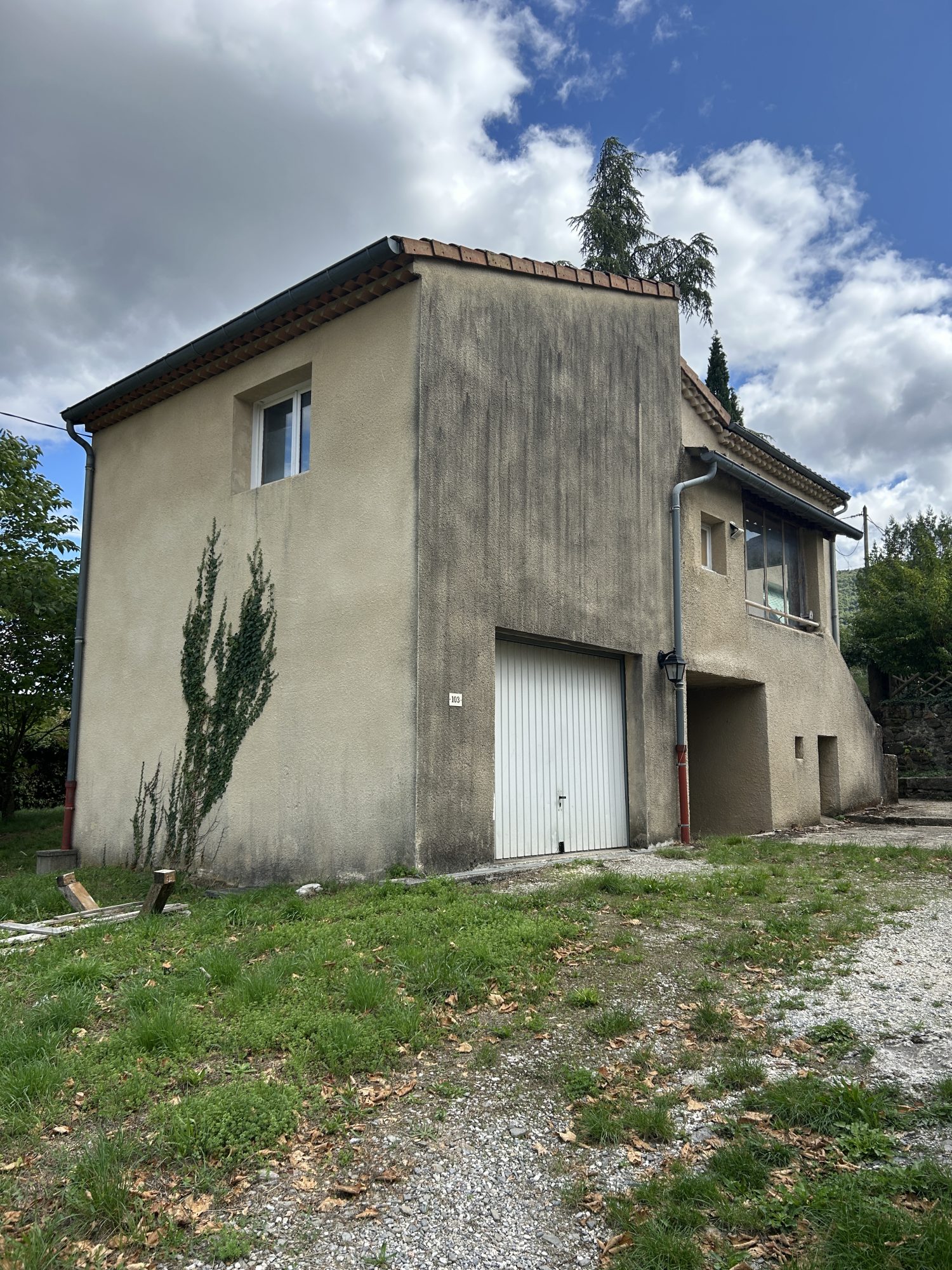 MAISON T4 A RENOVER