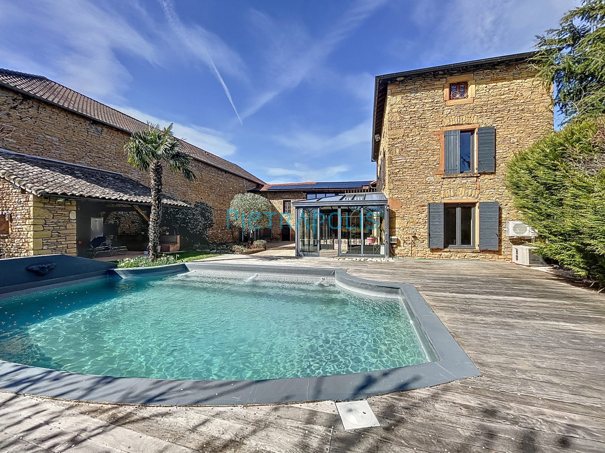 Propriété d'exception en pierres dorées - 9 pièces -280 m² hab - Terrain 1598 m² Marcy 69480