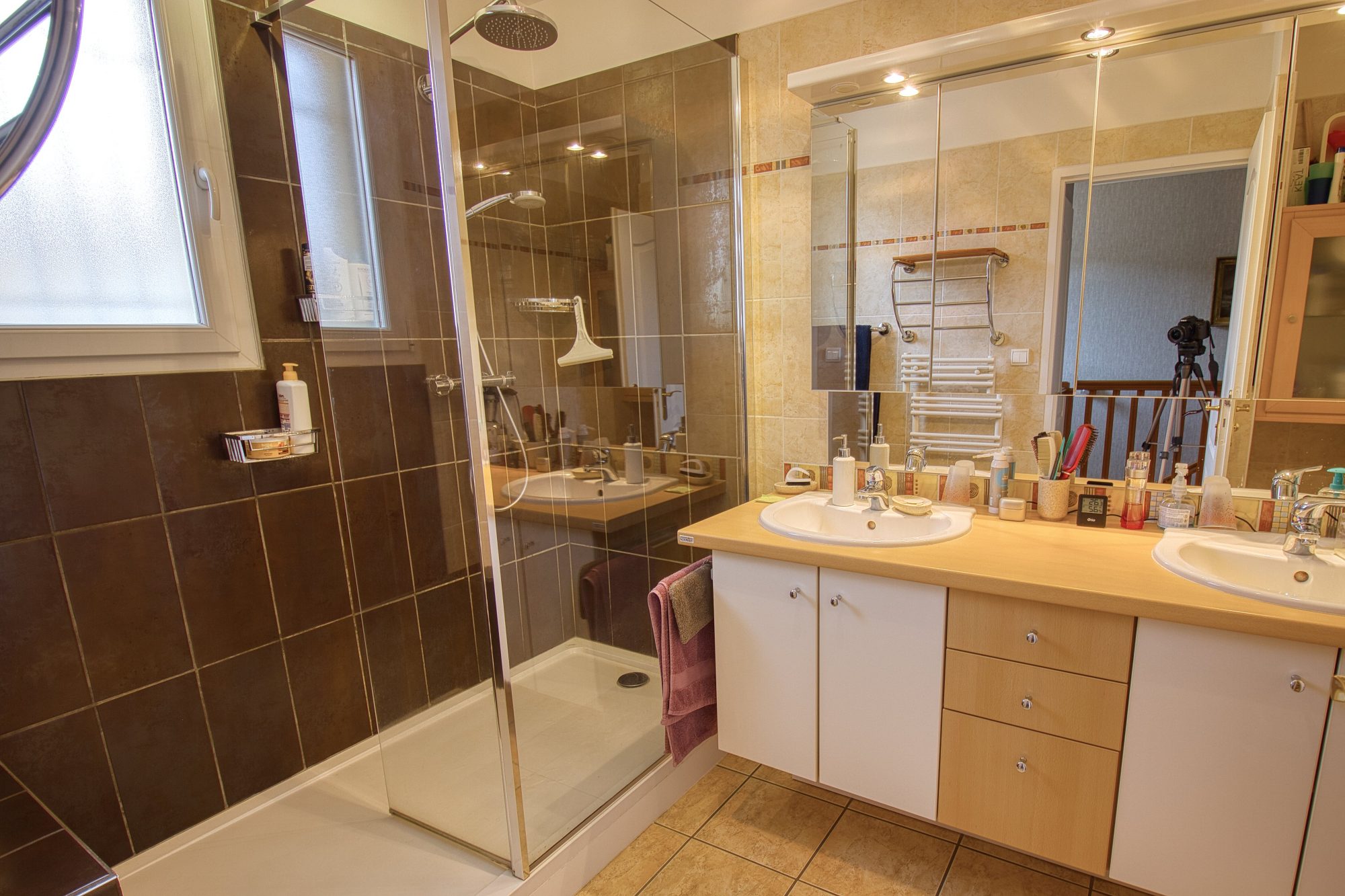 Maison familiale avec jardin arboré et jacuzzi – 175 m² habitables Lurcy 01090