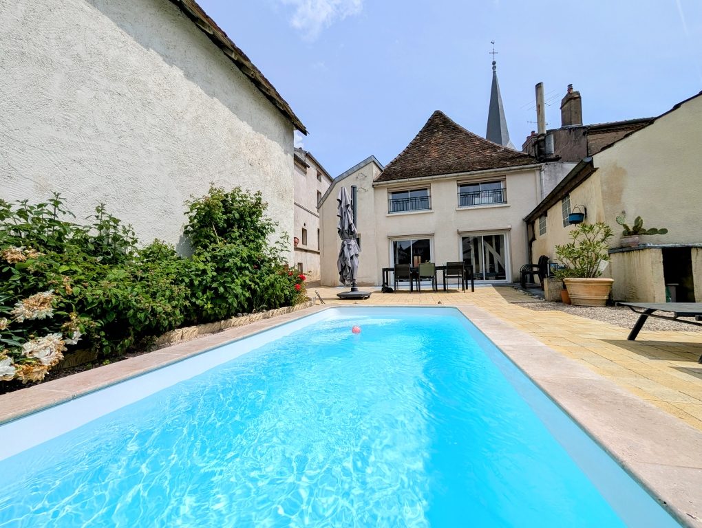 COTE D'OR (21) - SECTEUR SAINT JEAN DE LOSNE - Très jolie maison de 220 m² avec piscine Saint-Jean-de-Losne 21170