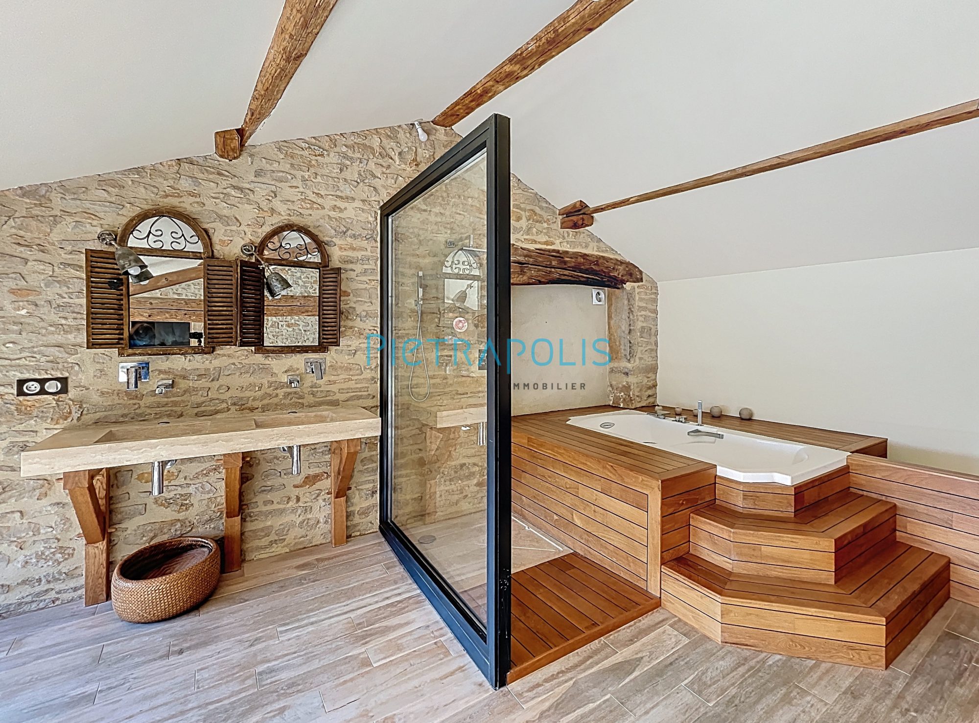 Propriété d'exception en pierres dorées - 9 pièces -280 m² hab - Terrain 1598 m² Marcy 69480