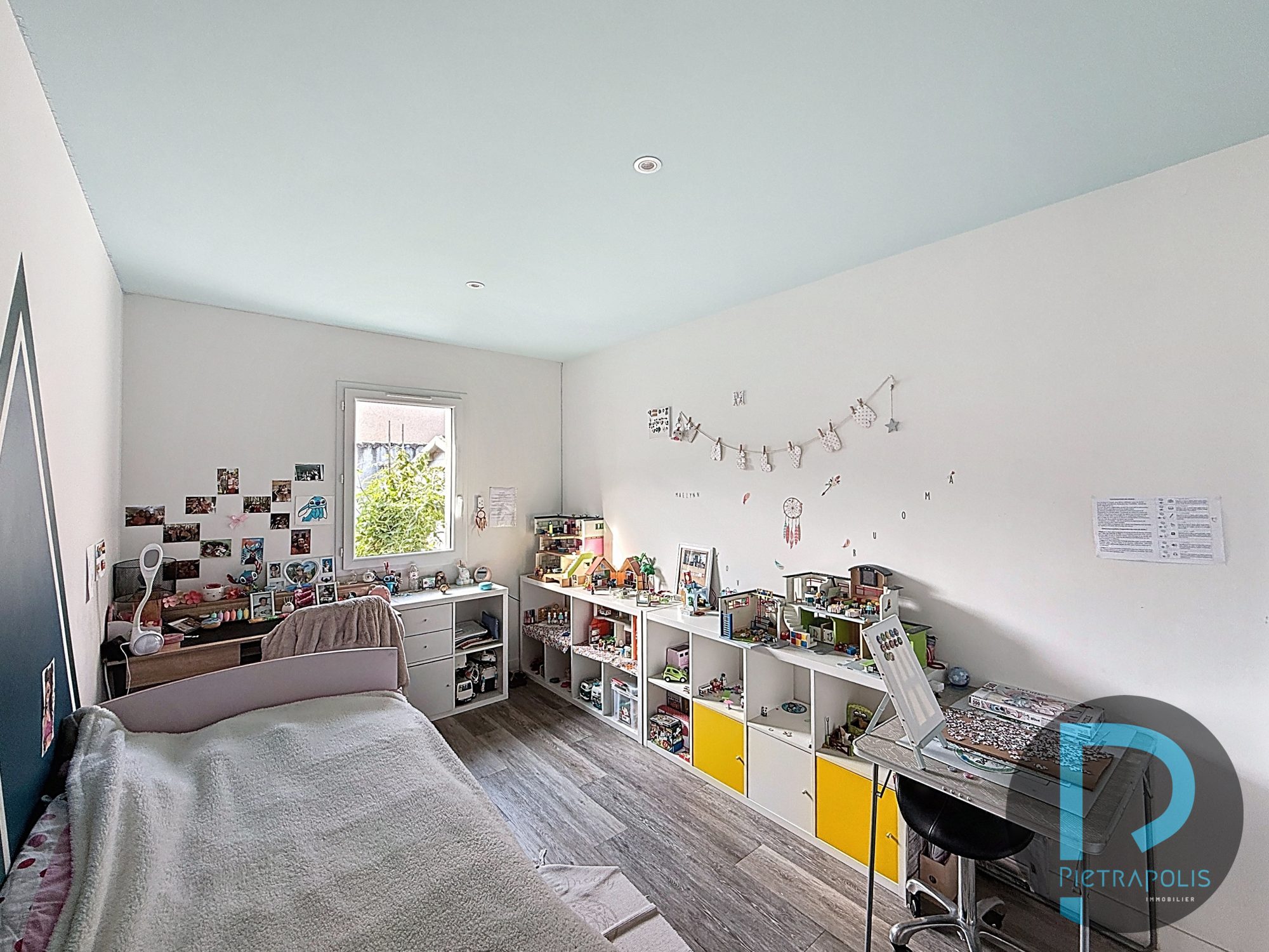 Maison de plain-pied de 92m² - 3 chambres - Terrain de 371m² - garage - 3 places de parkings Chaleins 01480