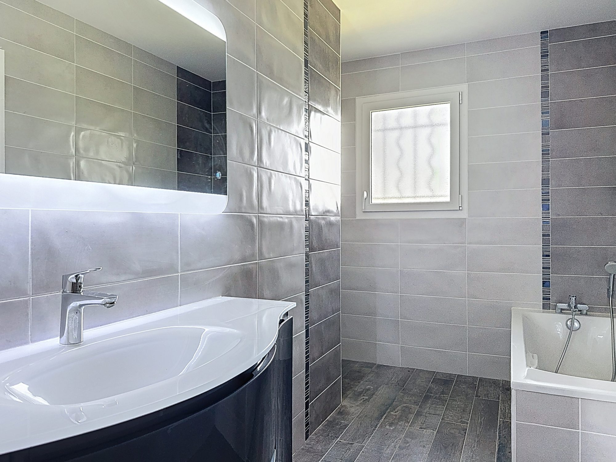 Maison plain-pied sur sous-sol complet d'env 102 m² Villechenève 69770