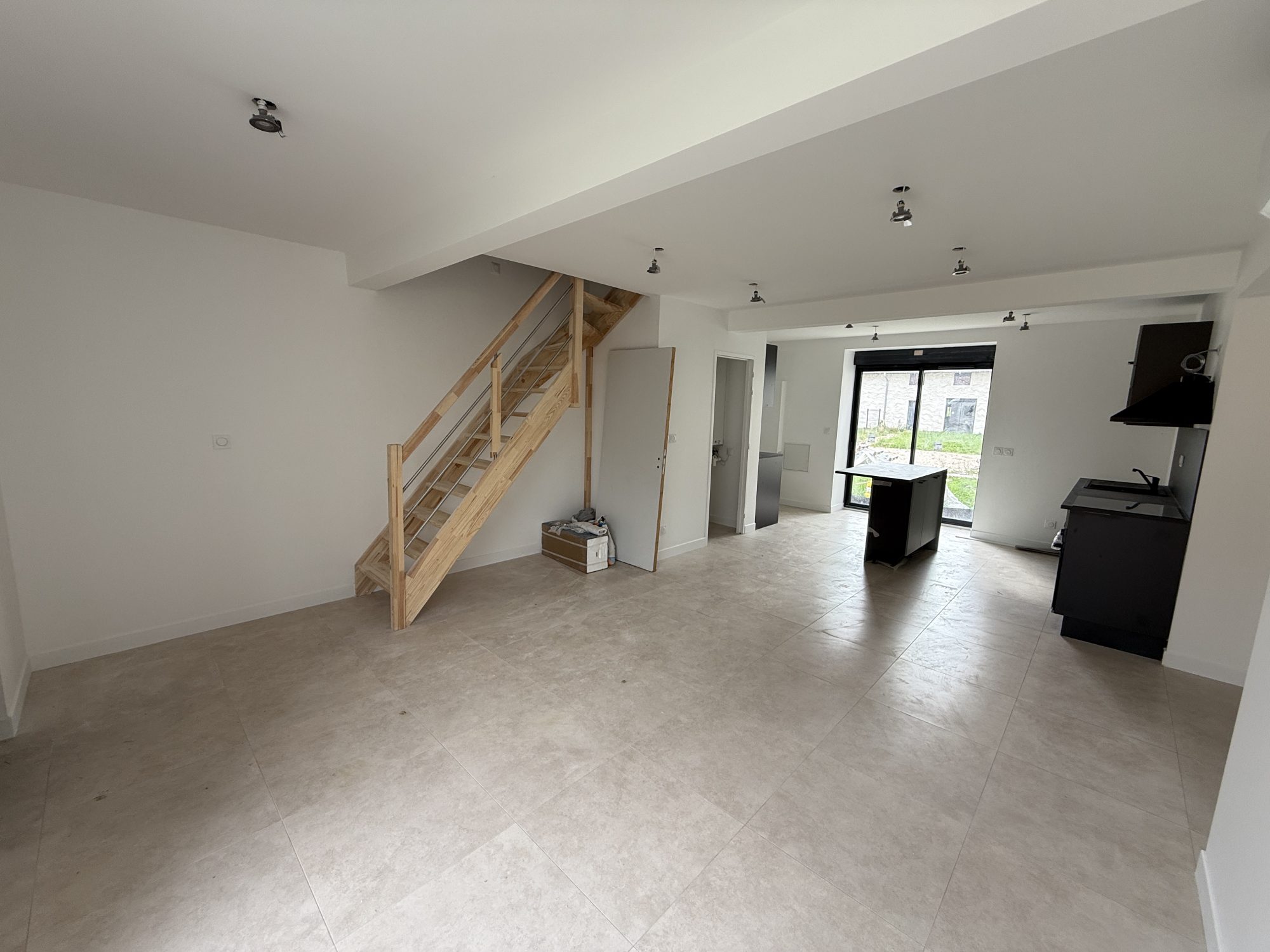 Appartement en DUPLEX de 69m² - 2 chambres - 2 jardins - 3 places de parkings Romans 01400