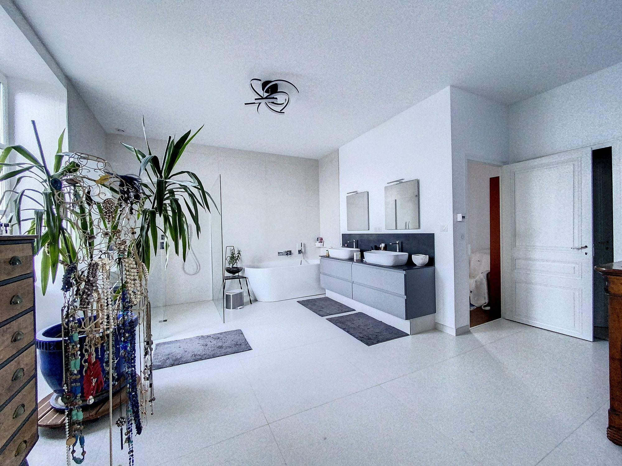 Propriété Familiale 270 m² Habitables avec cave voûtée et potentiel à développer Au Coeur du Beaujolais Villefranche-sur-Saône 69400