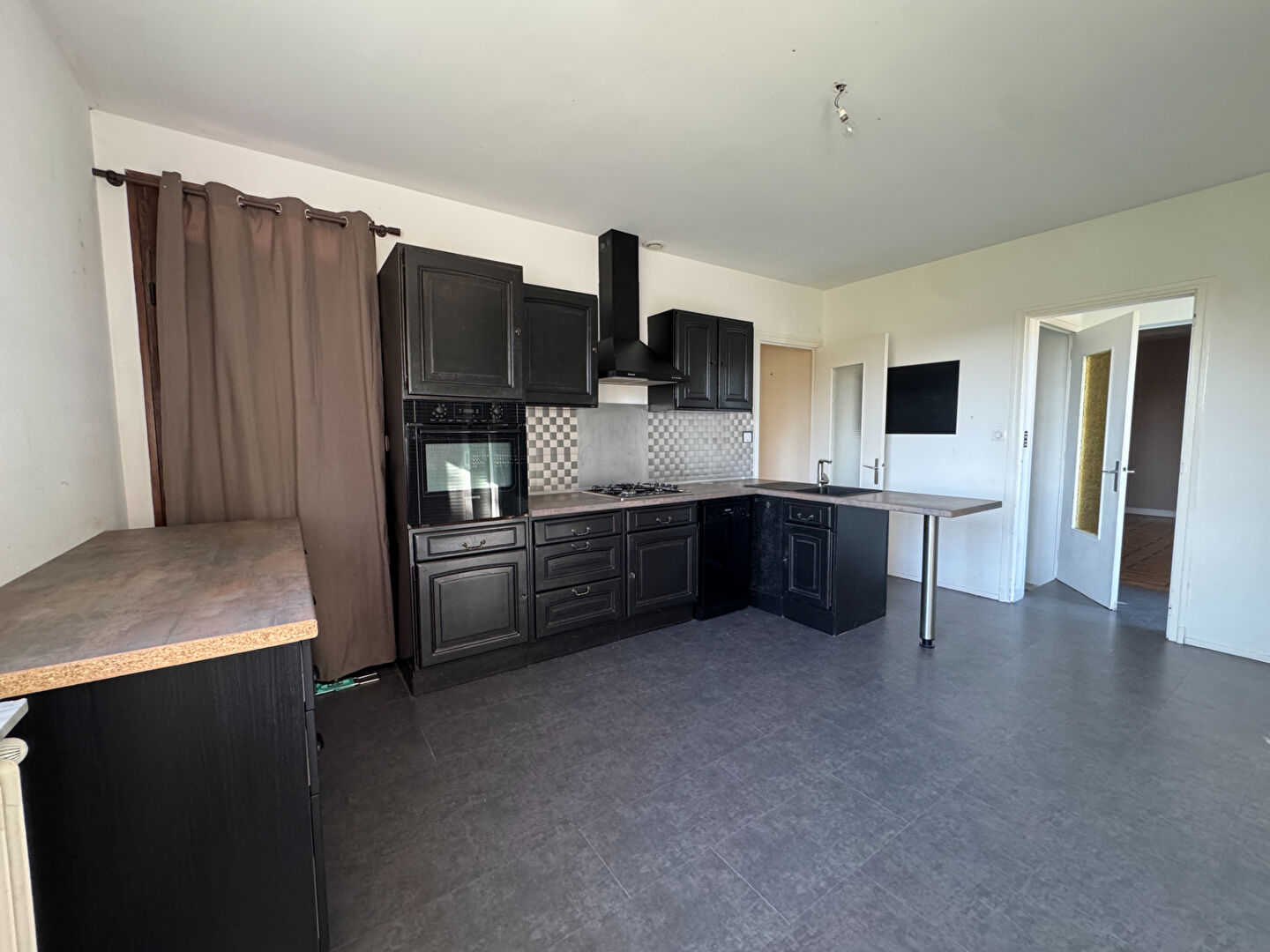 Maison SAILLENARD 8 pièces / 146 m² / 4 chambres LONS LE SAUNIER 39000