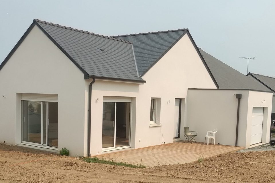 PLAIN PIED NEUF SAINT DOLAY BOURG