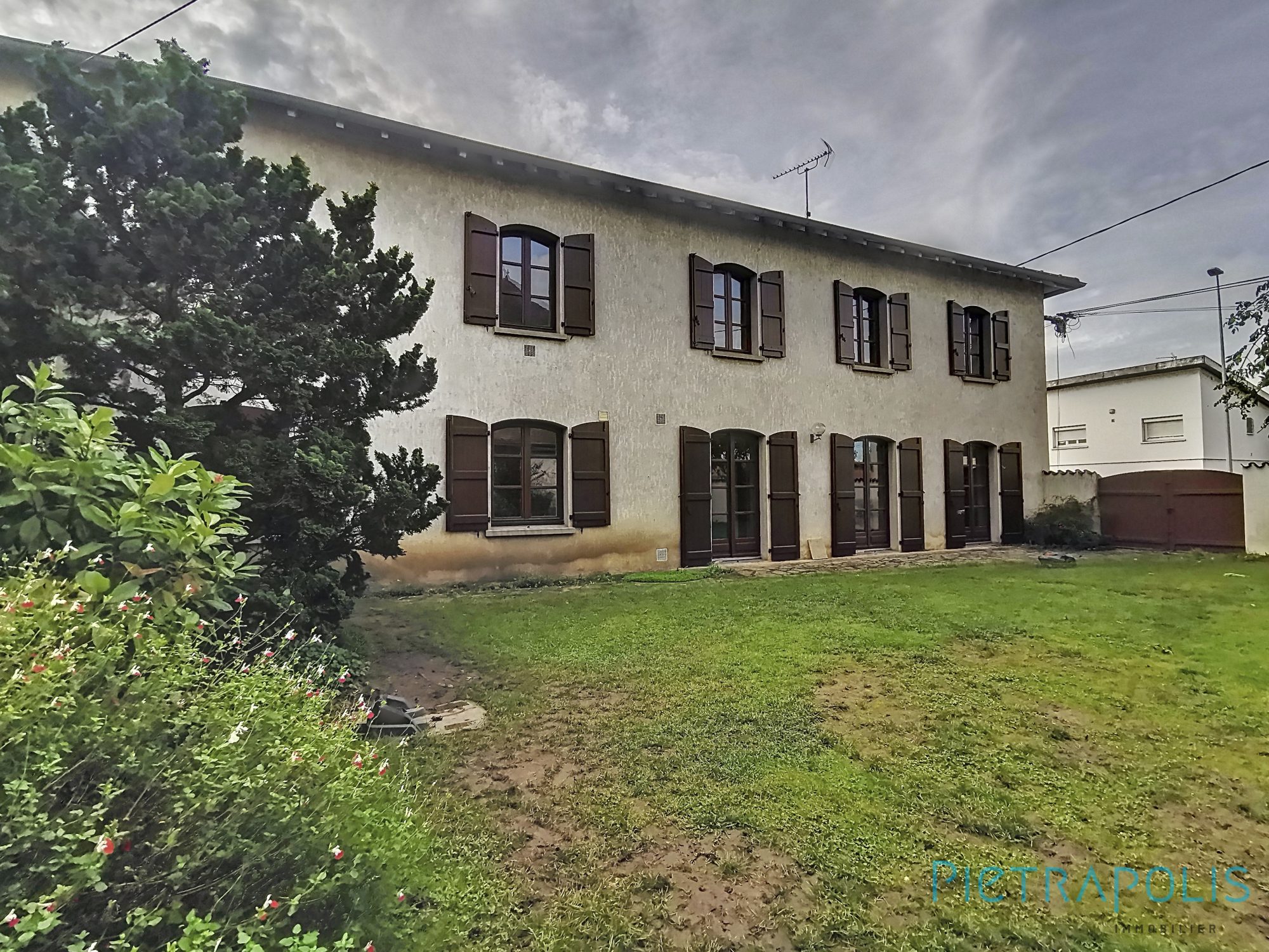 ENSEMBLE IMMOBILIER HABITATION ET ENTREPOT Crottet 01290