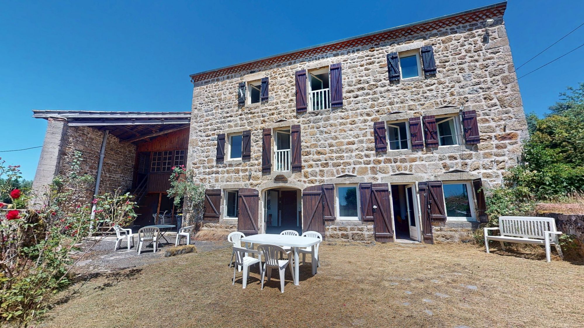 Ferme à rénover sur 1 hectares 5 de terrain constructible Usson-en-Forez 42550