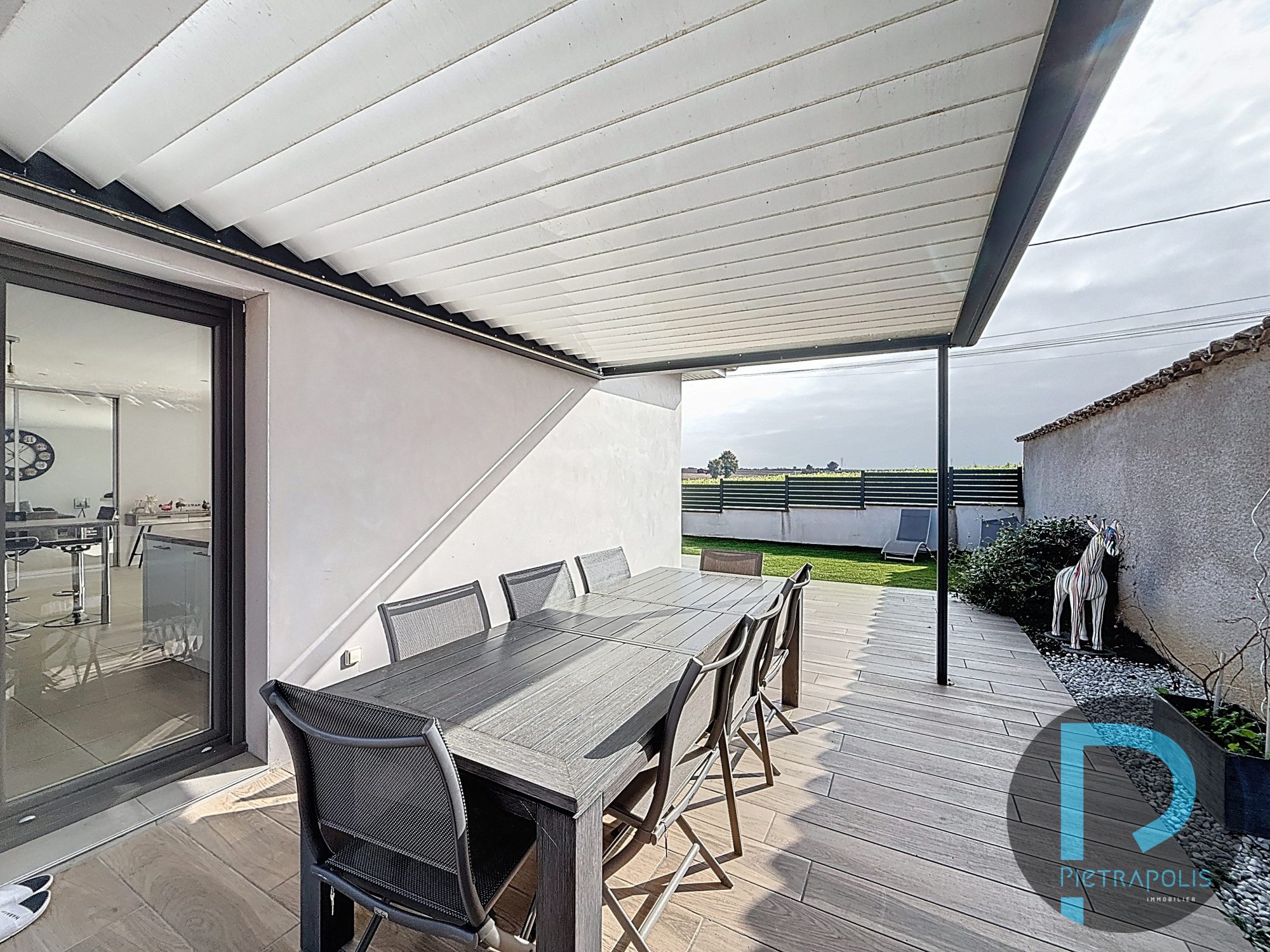 Maison de plain-pied de 92m² - 3 chambres - Terrain de 371m² - garage - 3 places de parkings Chaleins 01480