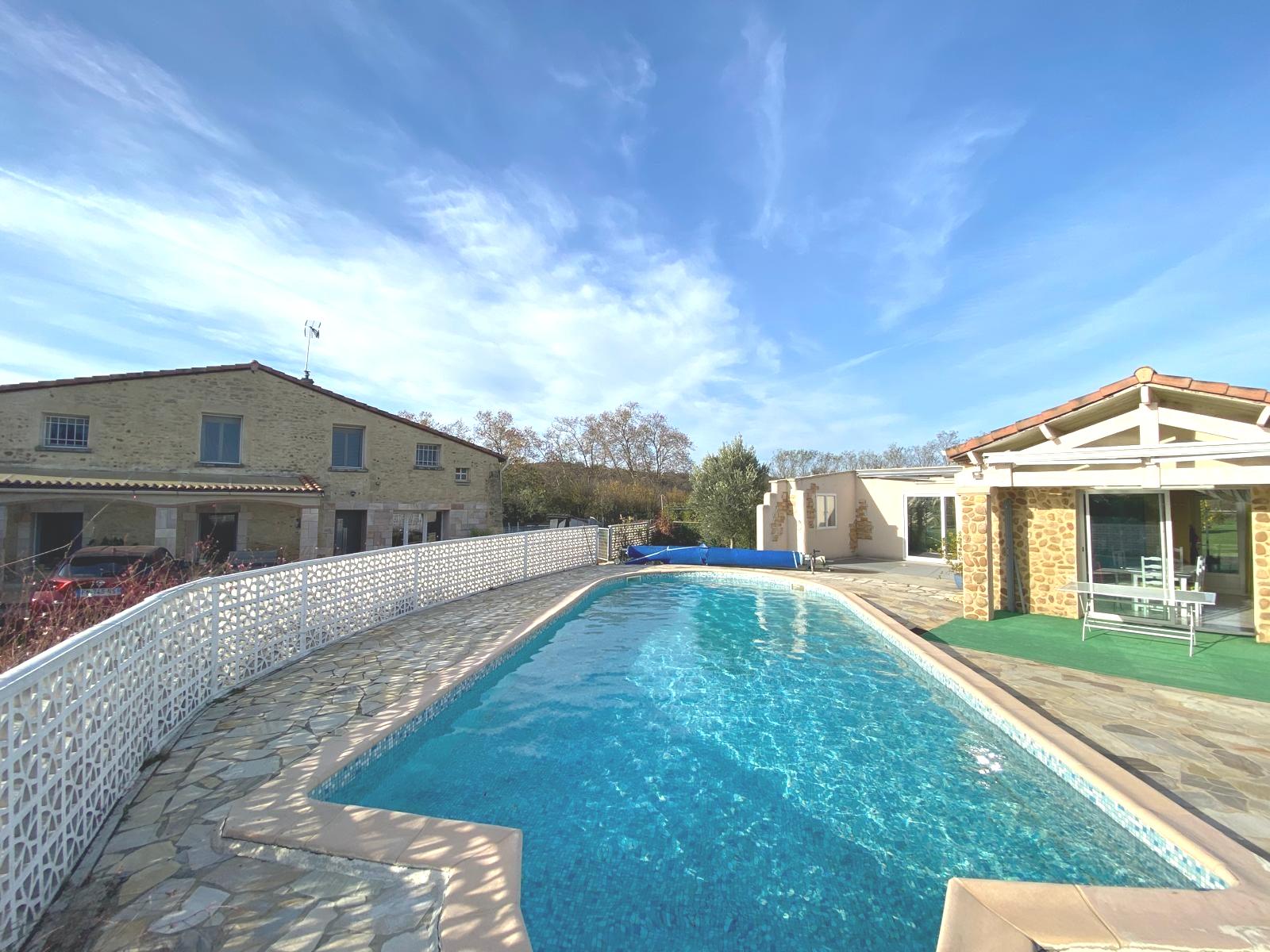 Maison - 6 pièces - 185 m² - Charmes-sur-l'Herbasse (26260)