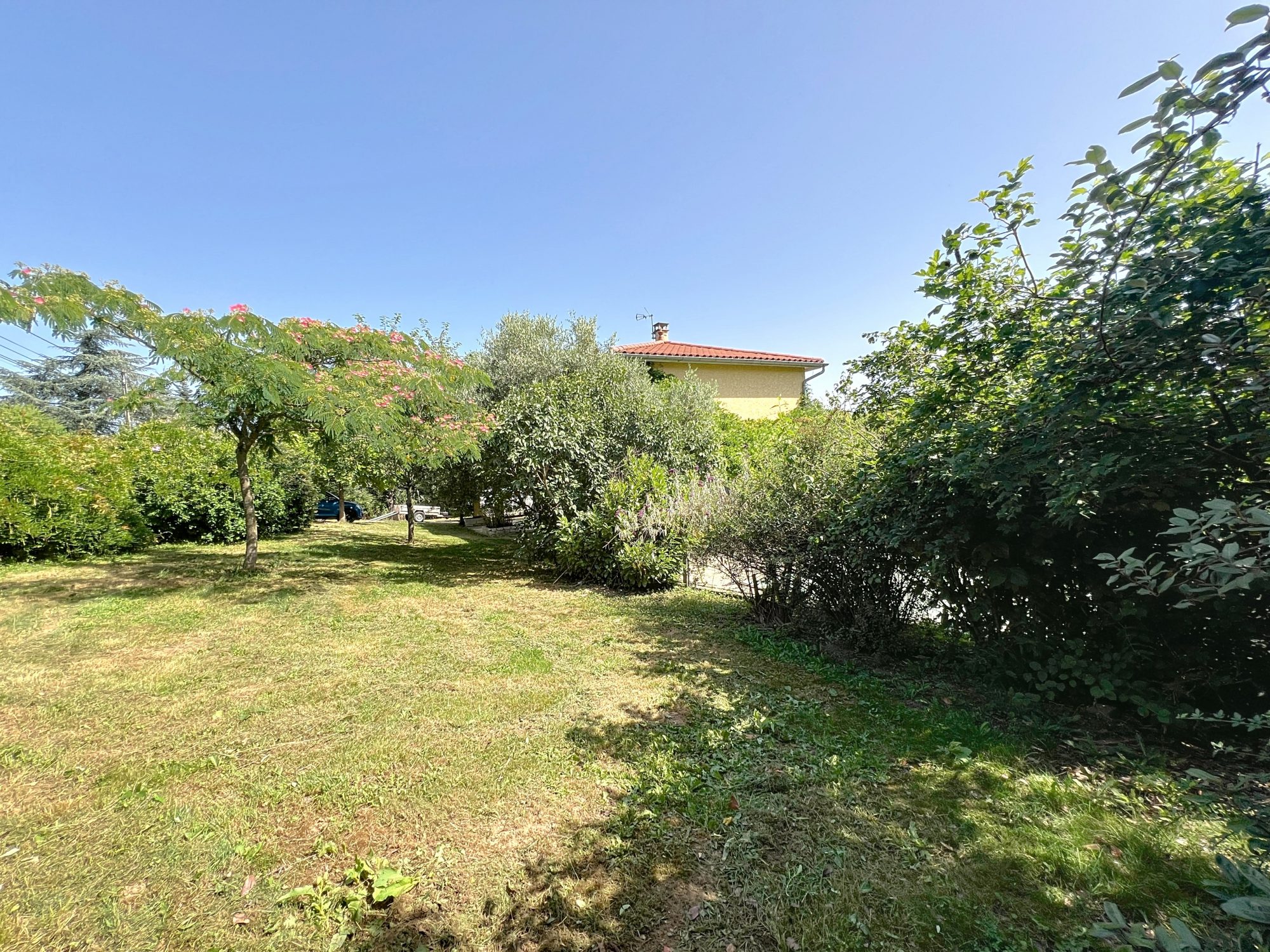 MAISON 142m² - 4 CHBRES – TERRAIN ARBORE – PISCINE - DEPENDANCES - SOUS SOL Saint-Pierre-la-Palud 69210