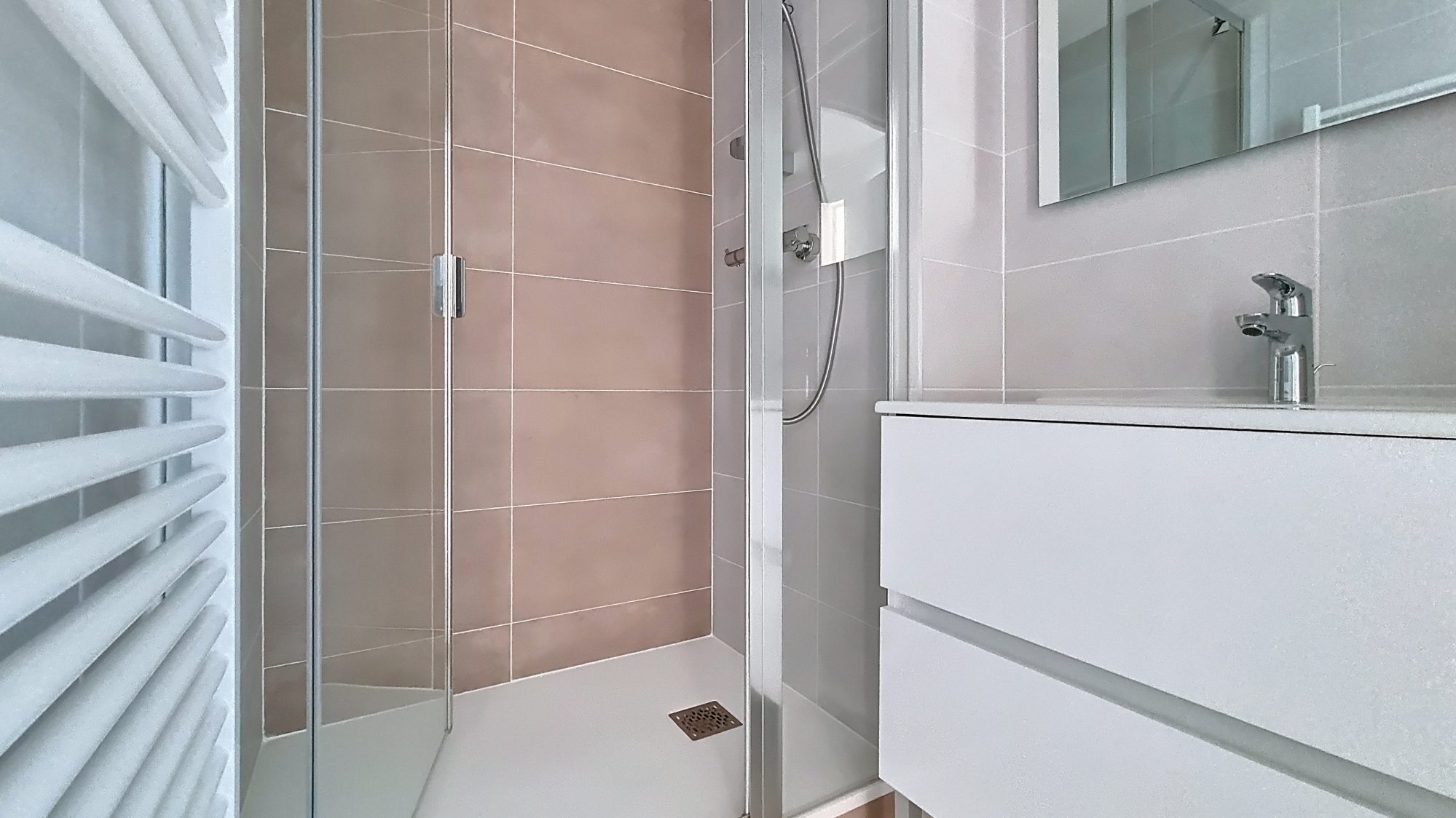 T4 coeur Confluence avec loggia - stationnement possible Lyon 69002