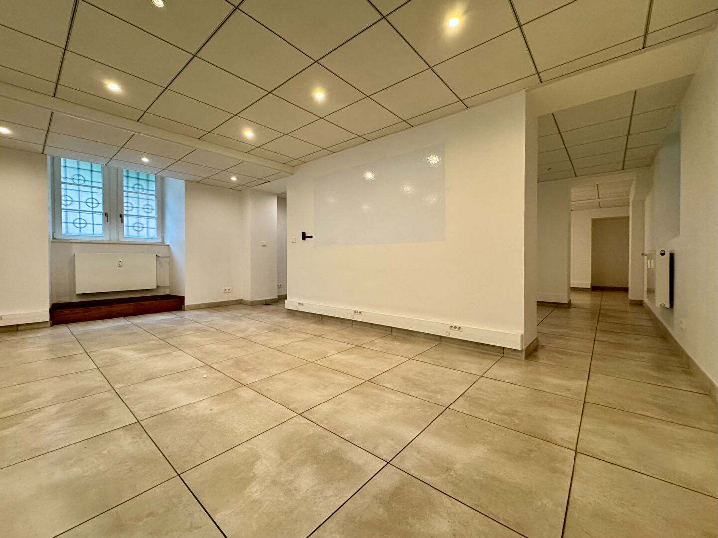 Locaux professionnels - 92,11 m² STRASBOURG 67000