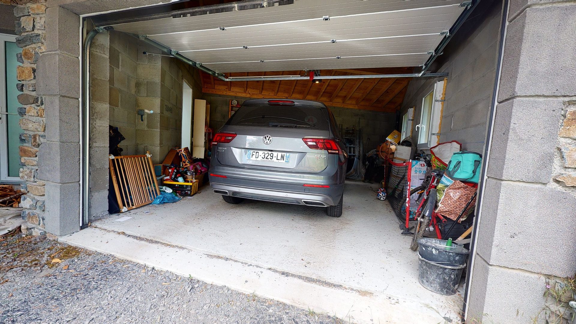 SEULEMENT CHEZ GTI ! Magnifique maison en pierres ! Saint-hostien 43260