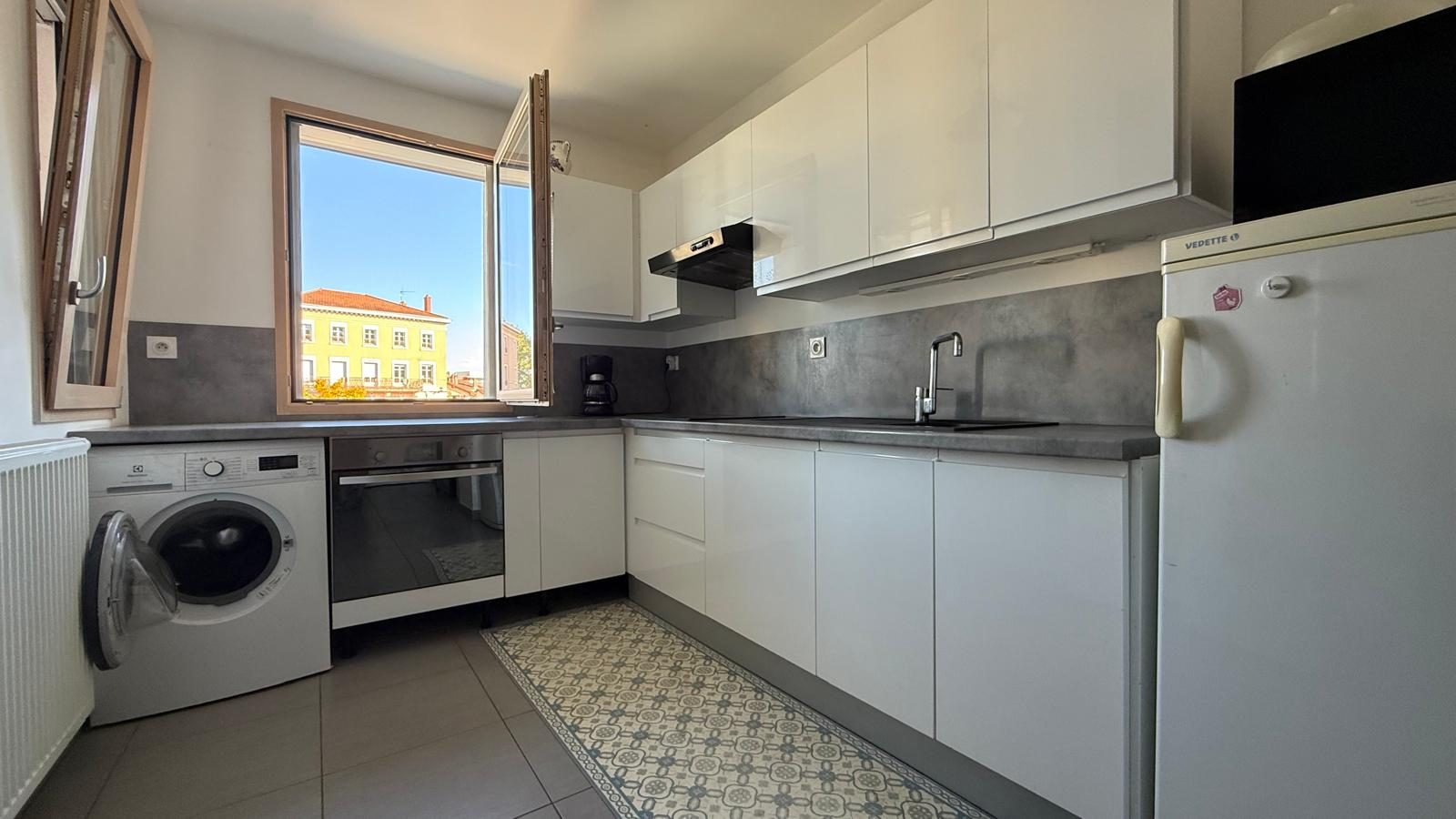 T2 récent avec balcon et parking Sathonay-Camp 69580