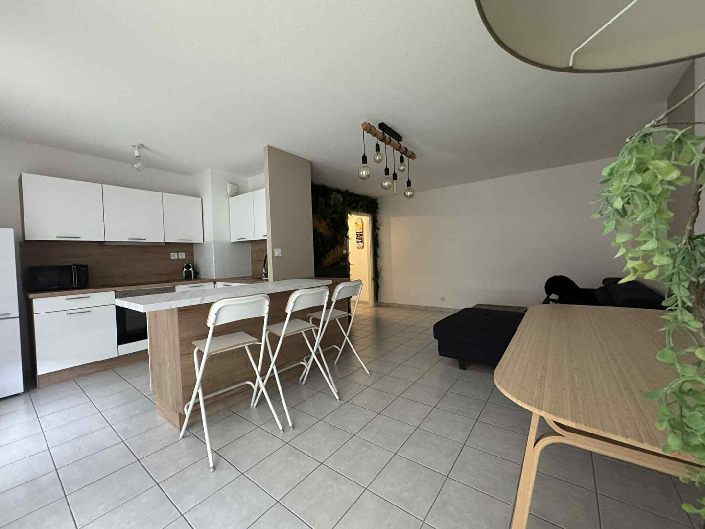 APPARTEMENT AVEC TERRASSE ET GARAGE