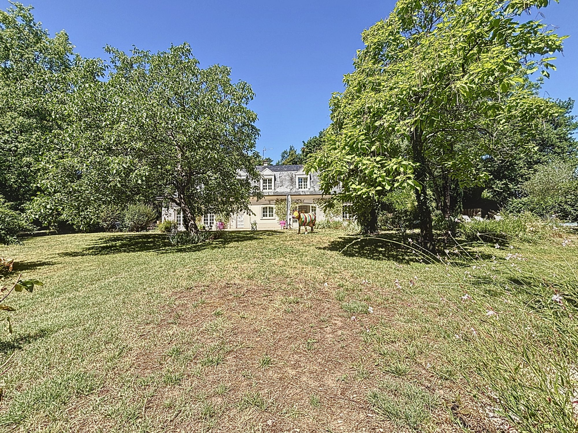 Villa de 245 m², parc de 5000 m² avec piscine Saint-Genis-Laval 69230