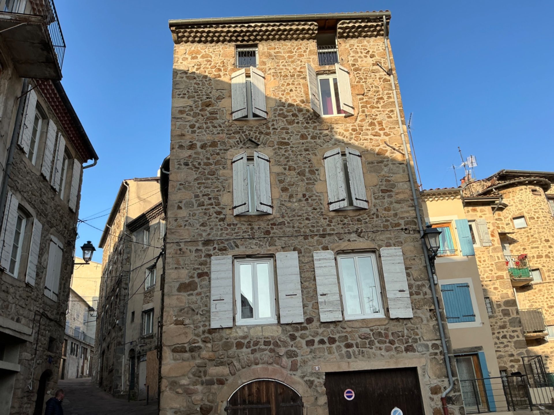 Exclusivité ! Annonay, Immeuble En Pierre 3 appartements garage et cave