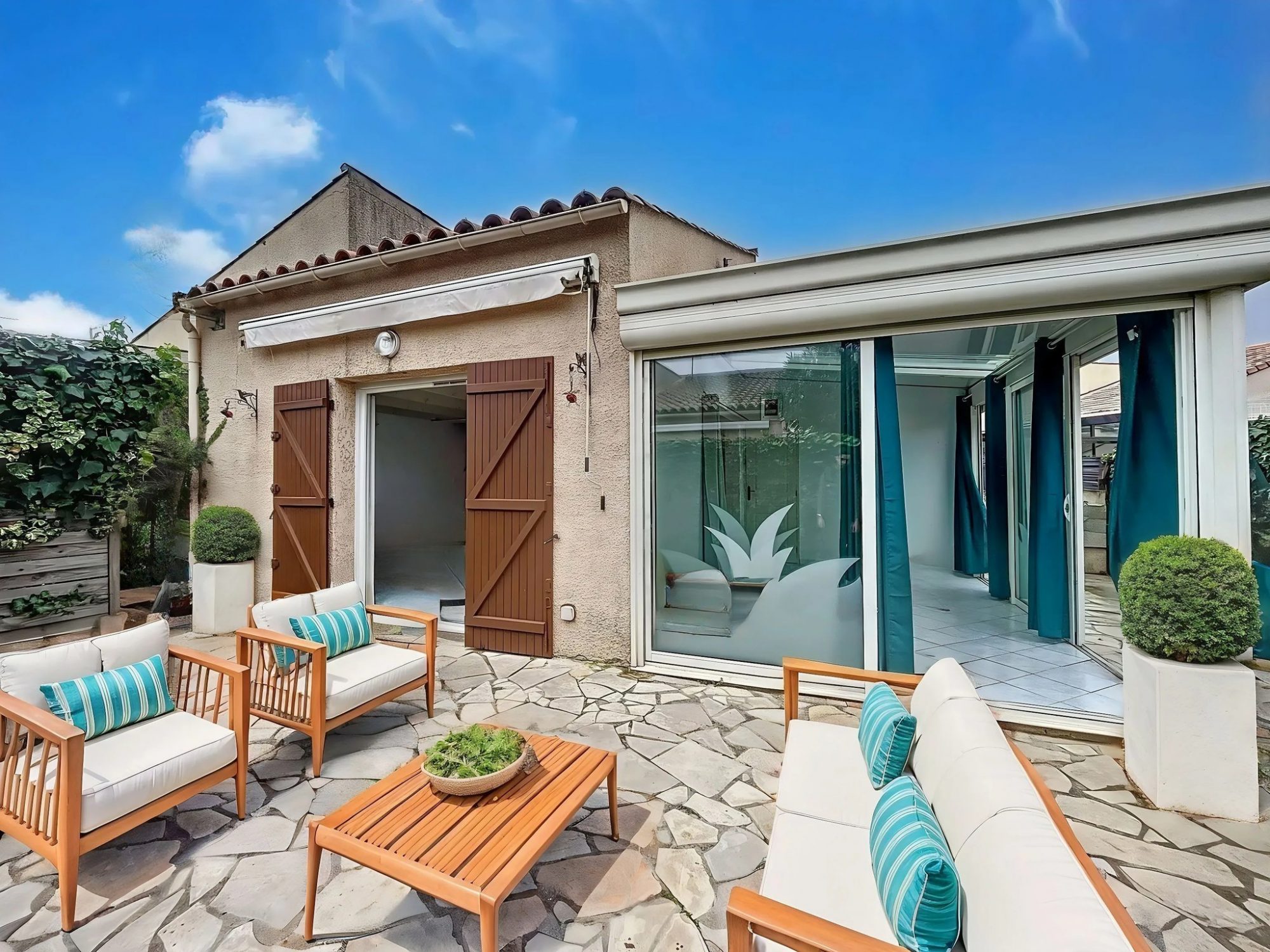 EXCLUSIVITÉ - VIC LA GARDIOLE : Maison T2 + véranda, parking