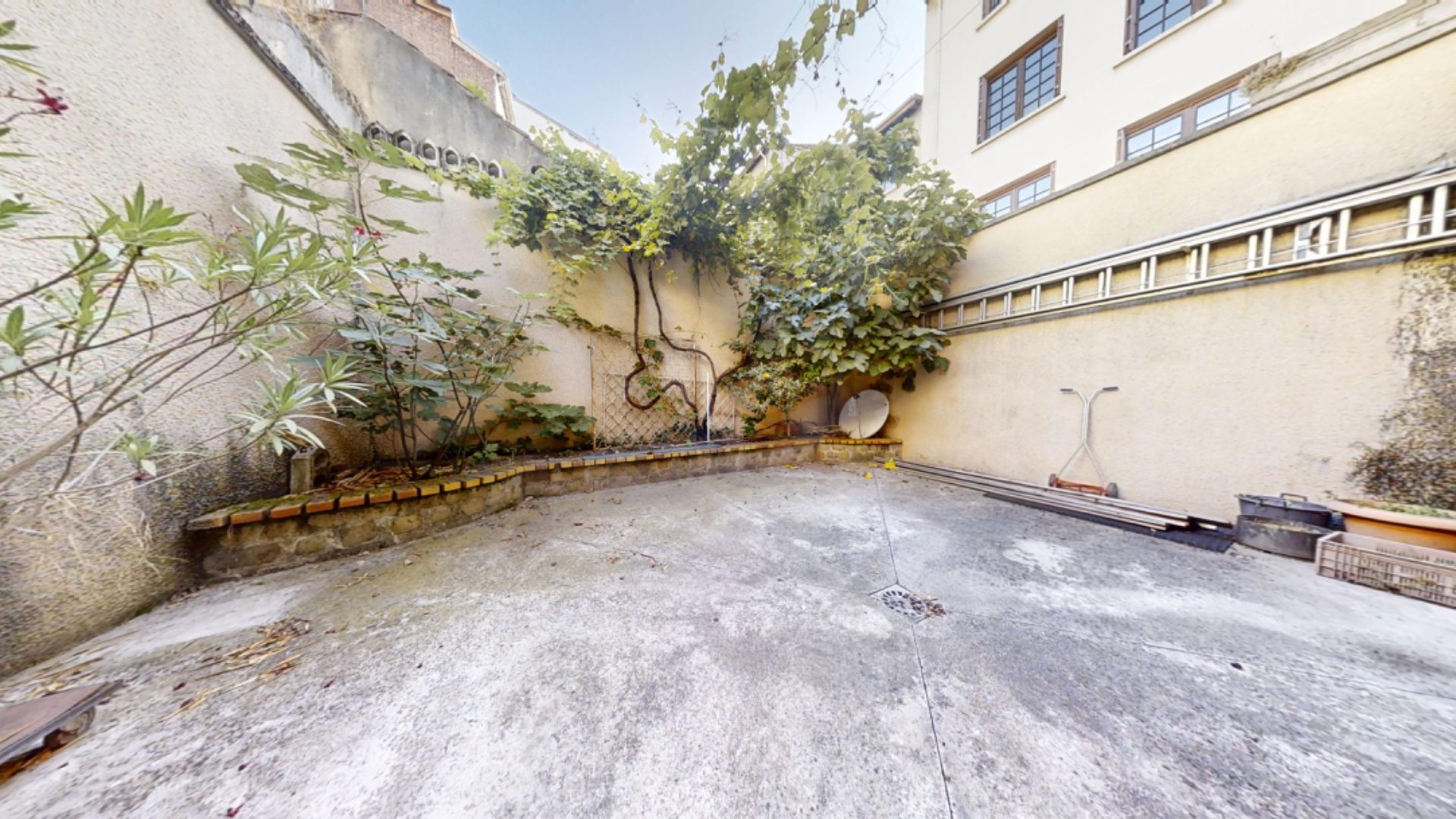 Grande maison de ville Saint-Étienne Bellevue, petit extérieur et terrasse, proximité toutes commodités Saint-Étienne 42100