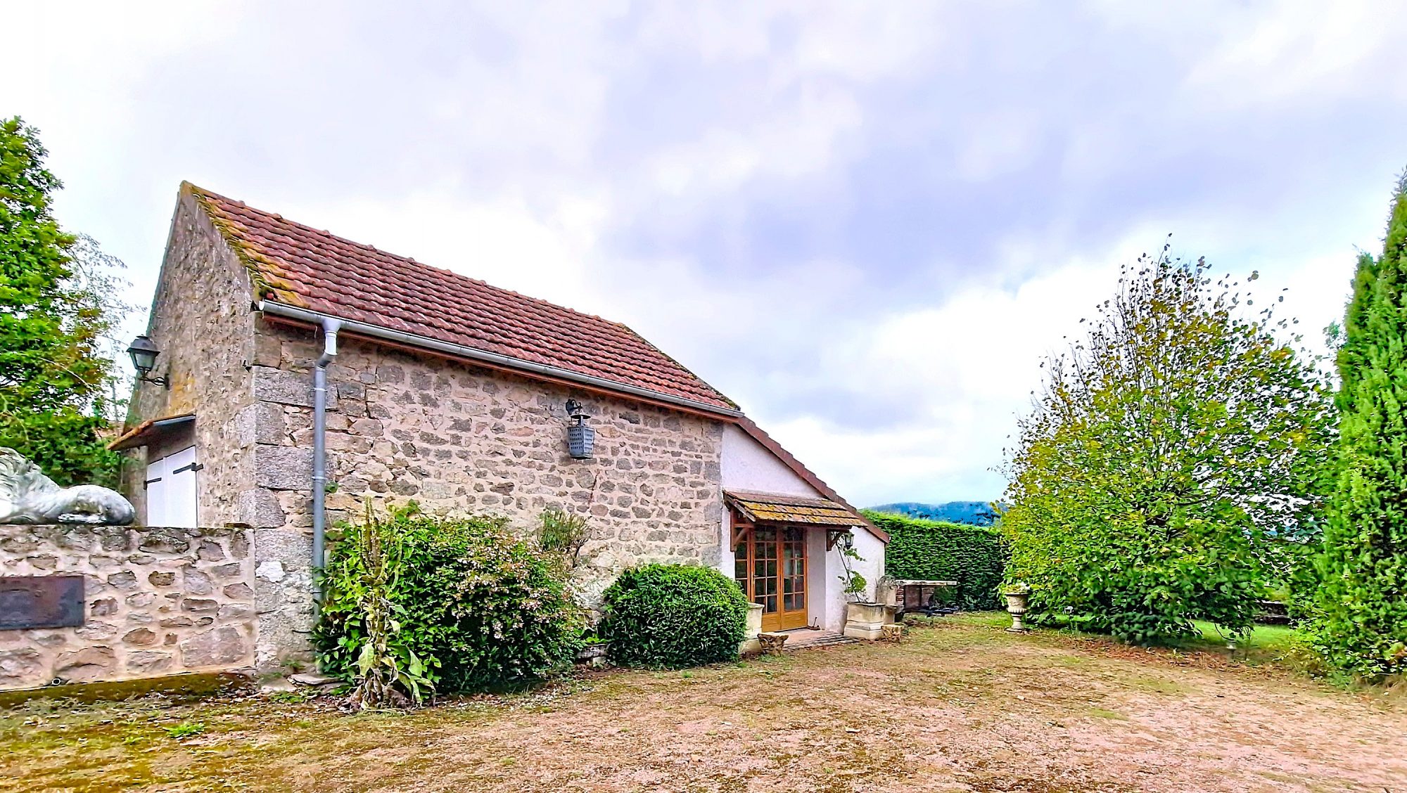 En lisière du parc naturel du Morvan et de du massif d'Uchon Charmoy 71710
