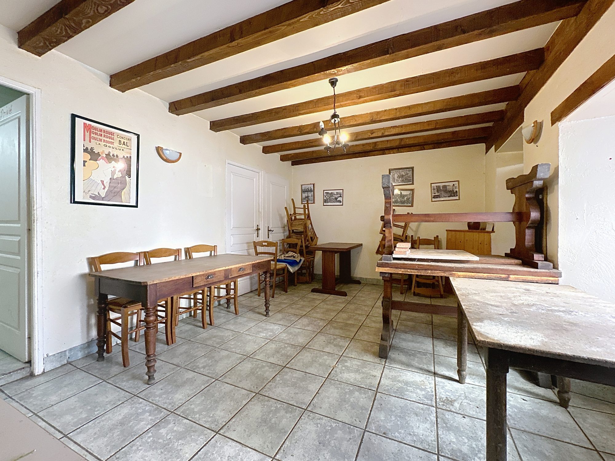 ANCIEN BAR / RESTAURANT AVEC LOGEMENT DE FONCTION ET DÉPENDANCE – BEYSSAC (20 MIN DU PUY-EN-VELAY) Beyssac,  Saint-Jean-de-Nay 43320