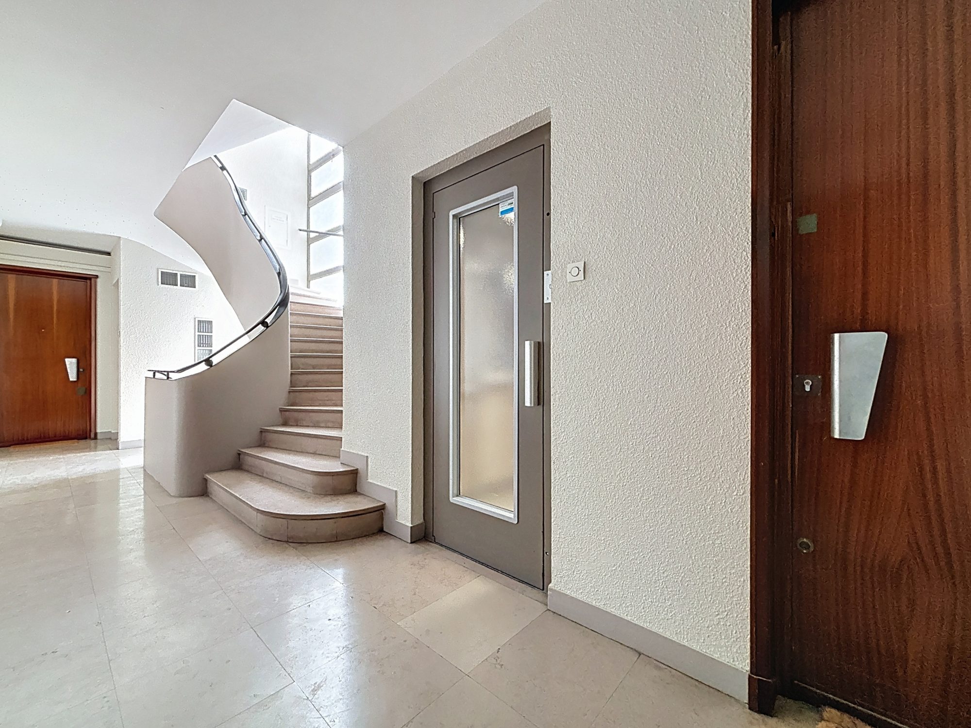Beau T4 traversant, balcon, trois chambres, cave, local à vélo Lyon 69006