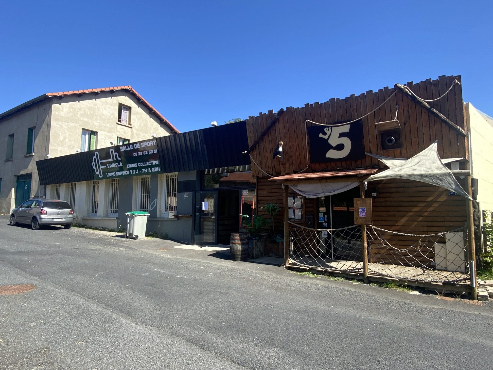 Vente murs Locals Commerciaux de 340 m² env avec revenus locatifs