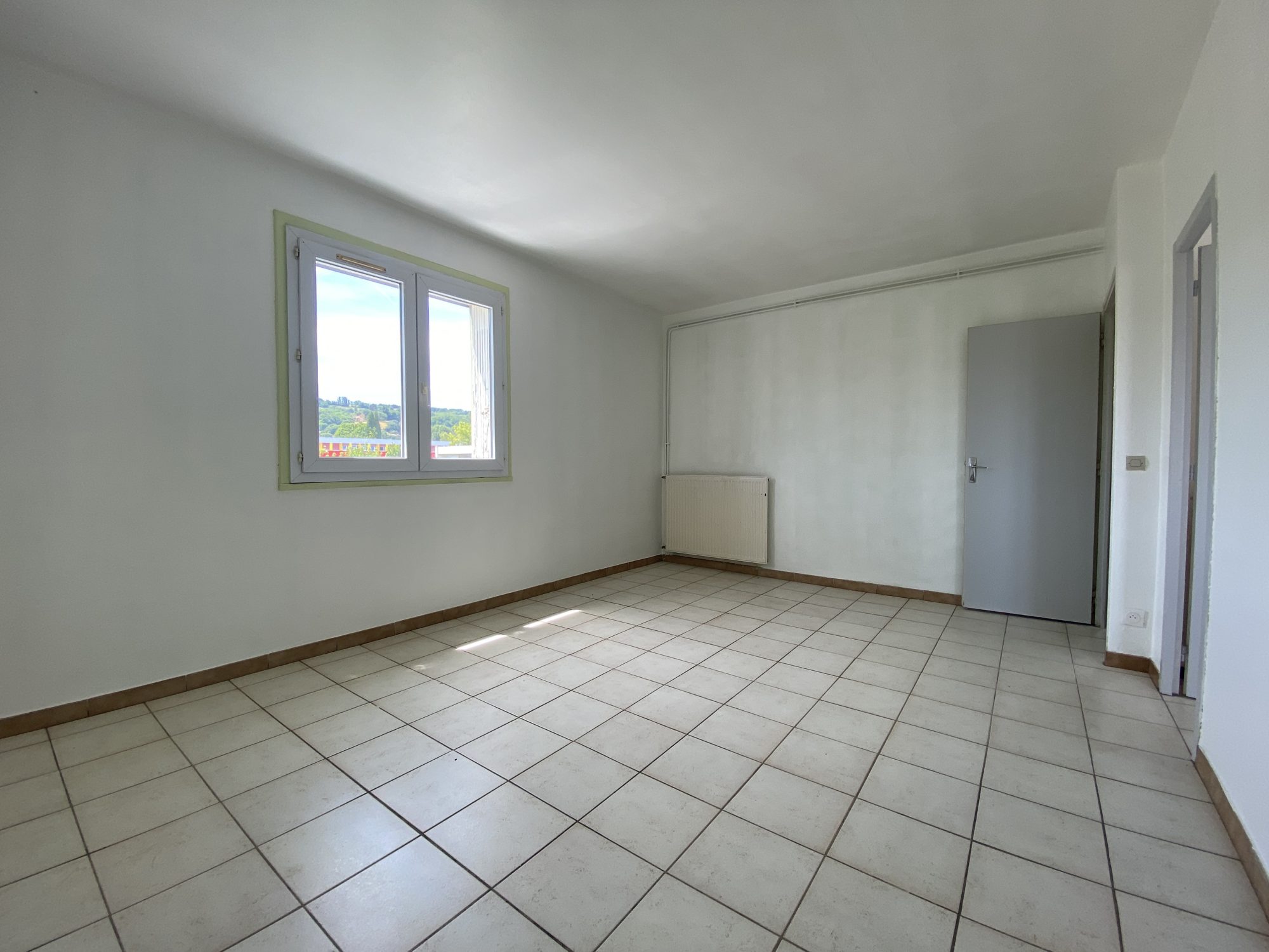 Appartement - 4 pièces - 75 m² - Saint-Uze (26240)