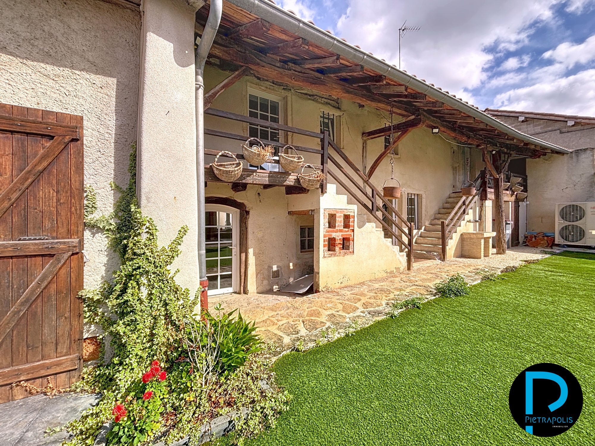 Maison  familiale de 180 m² avec jardin clos MOGNENEINS