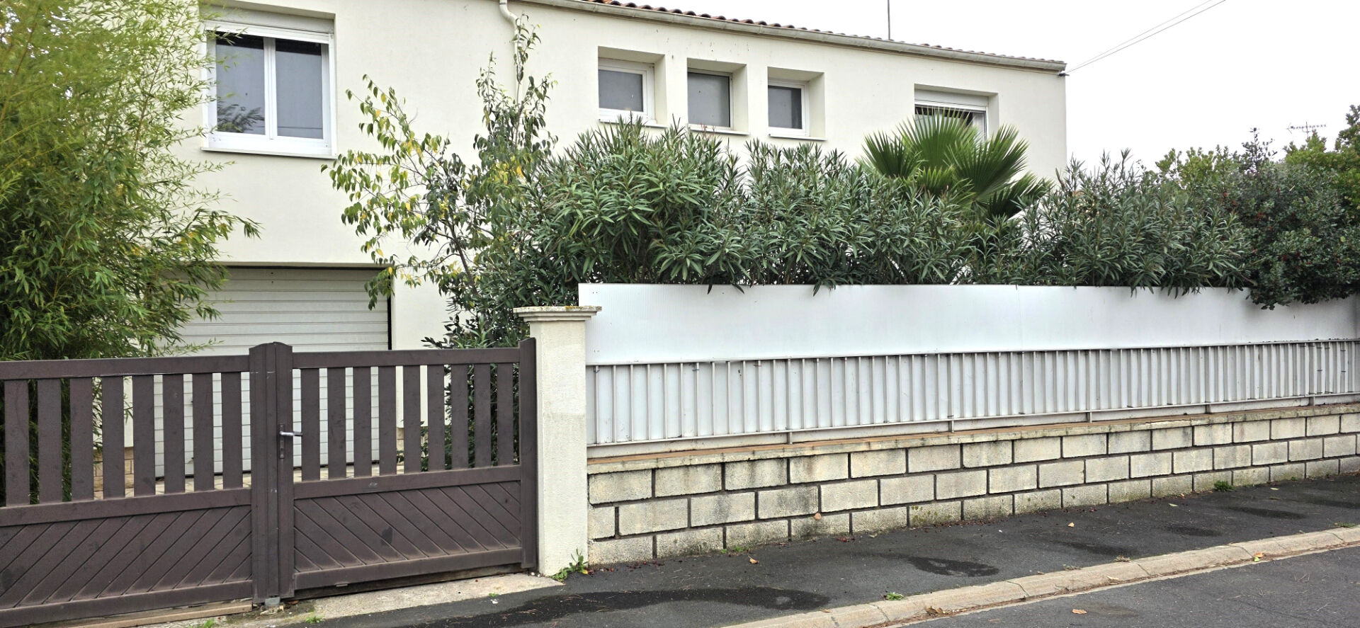 AGDE BELLE MAISON  DE 200M² SUR 492M² DE TERRAIN .QUARTIER CALME