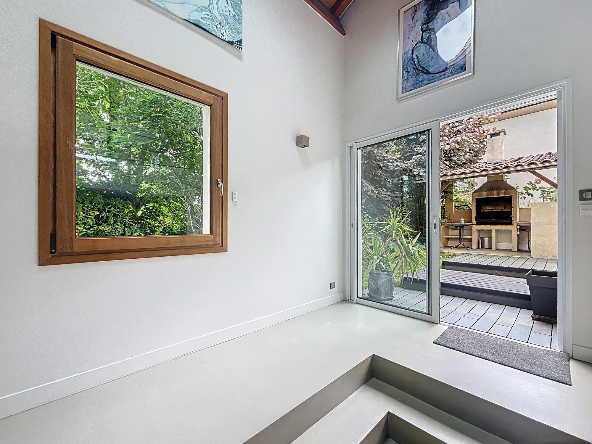 Maison familiale 7 pièces – 211 m² – rénovée, avec jardin et piscine