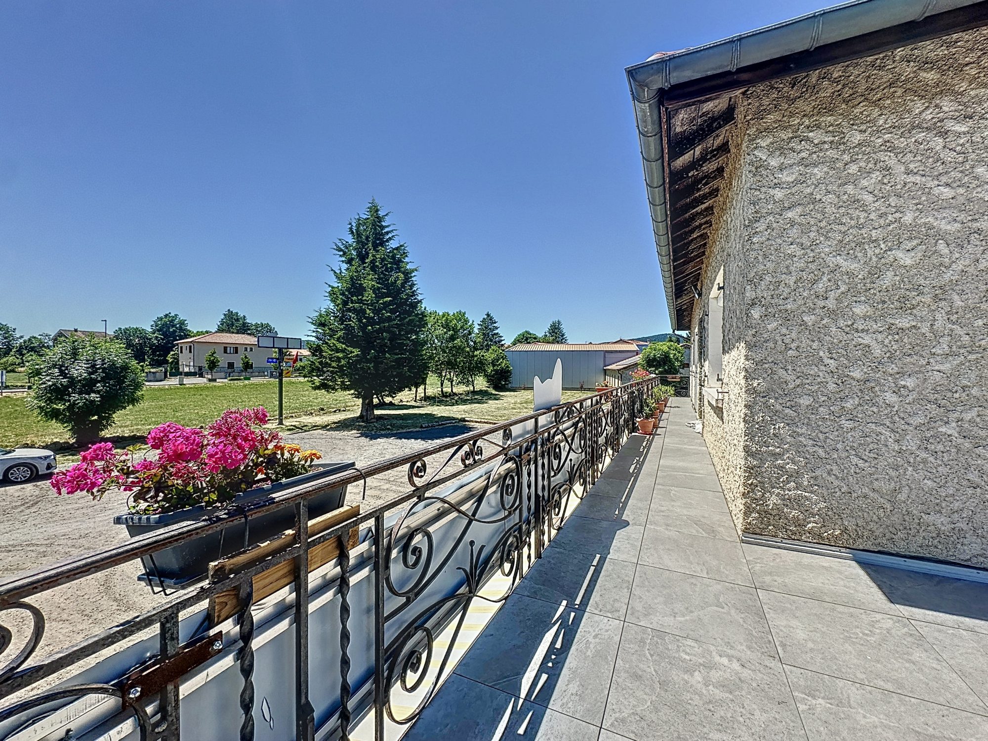 MURS ET FONDS DE COMMERCE BAR / TABAC / LOTO / FDJ / RESTAURANT AVEC LOGEMENT – SECTEUR LE PUY-EN-VELAY Le Puy-en-Velay 43000