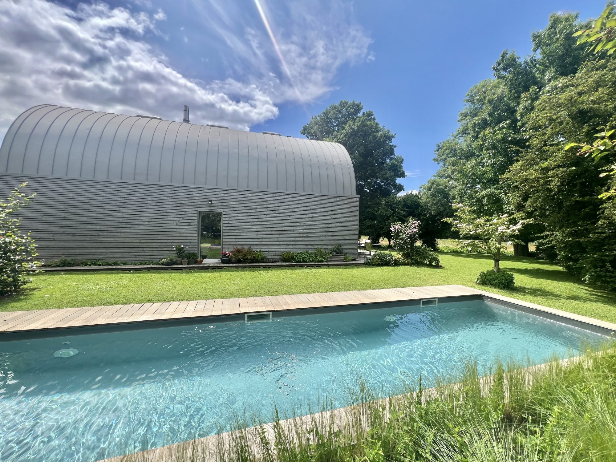 COUP DE COEUR POUR CETTE MAISON D'ARCHITECTE AU COEUR D'UN ECRIN DE VERDURE Villette-d'Anthon 38280