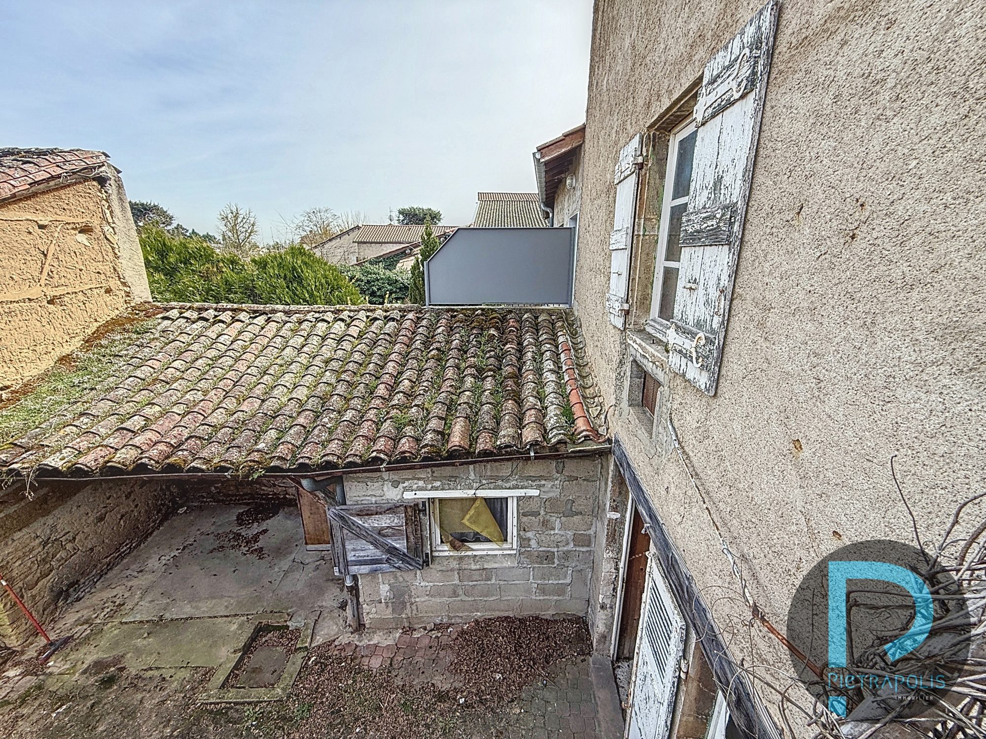 Maison de village avec extérieur avec travaux à prévoir de 165m² avec deux entrées indépendantes