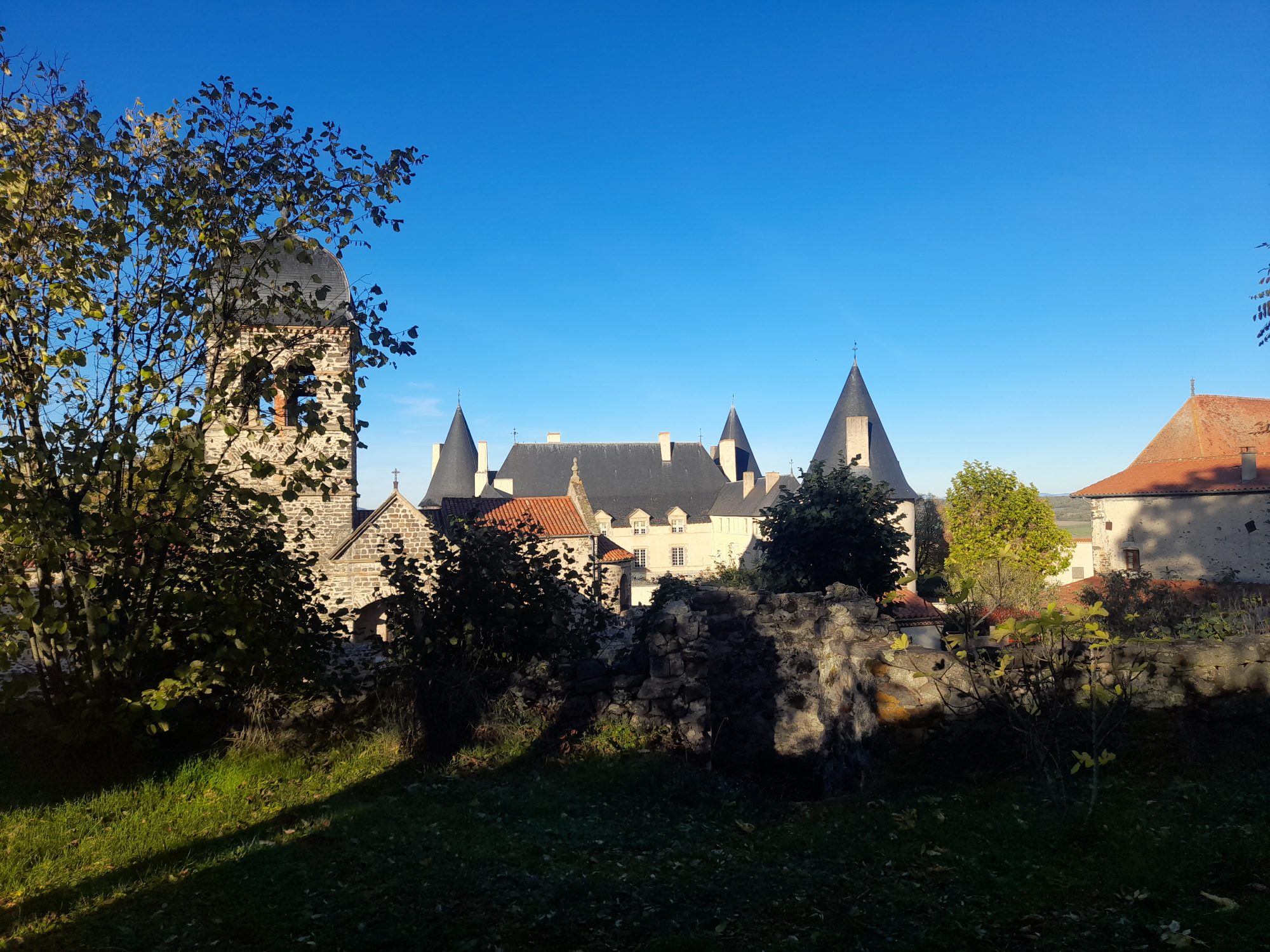 Maison - 11 pièces - 243 m² - Villeneuve (63340)