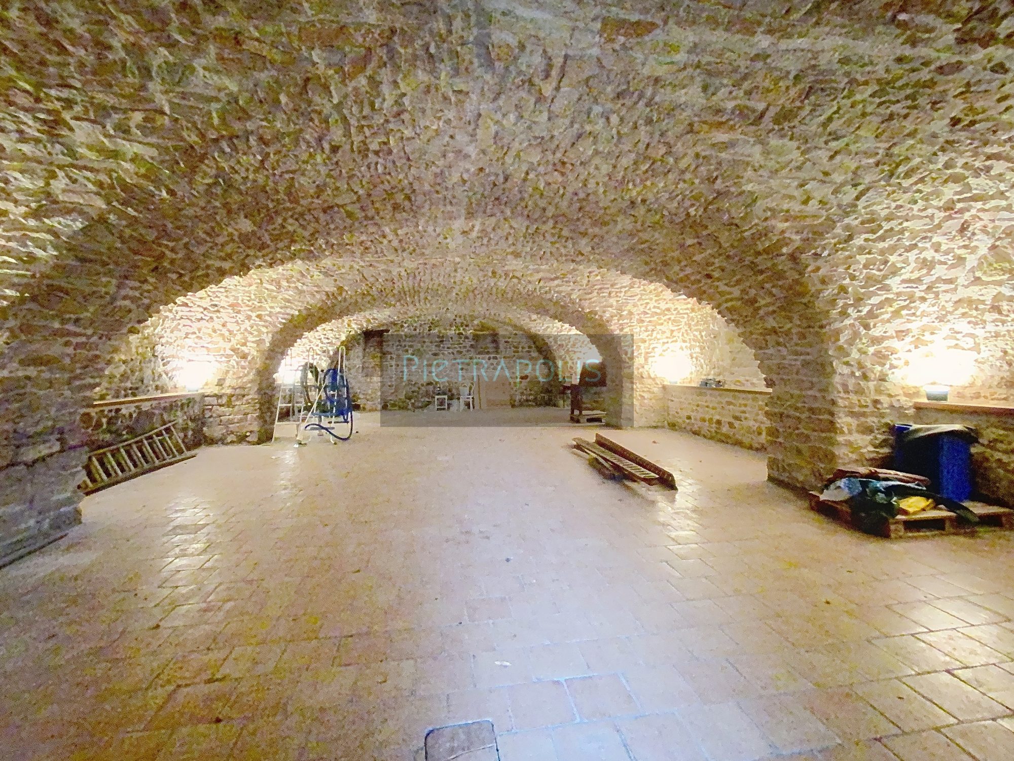 Propriété Familiale 270 m² Habitables avec cave voûtée et potentiel à développer Au Coeur du Beaujolais Villefranche-sur-Saône 69400