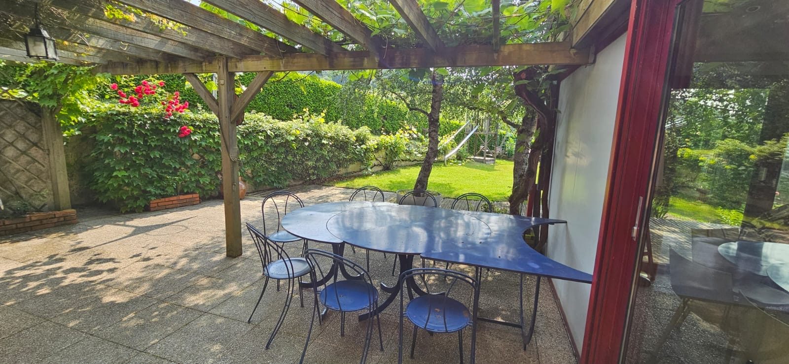 MAISON AVEC TERRAIN, PISCINE et DEPENDANCES Amplepuis 69550