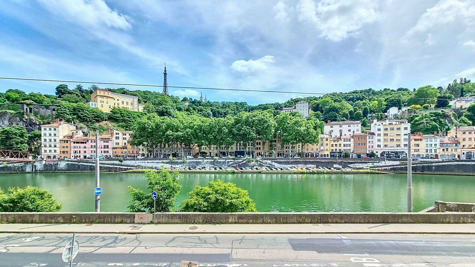 QUAI DE SAONE - T5 de 120 m² avec terrasse - garage Lyon 69001