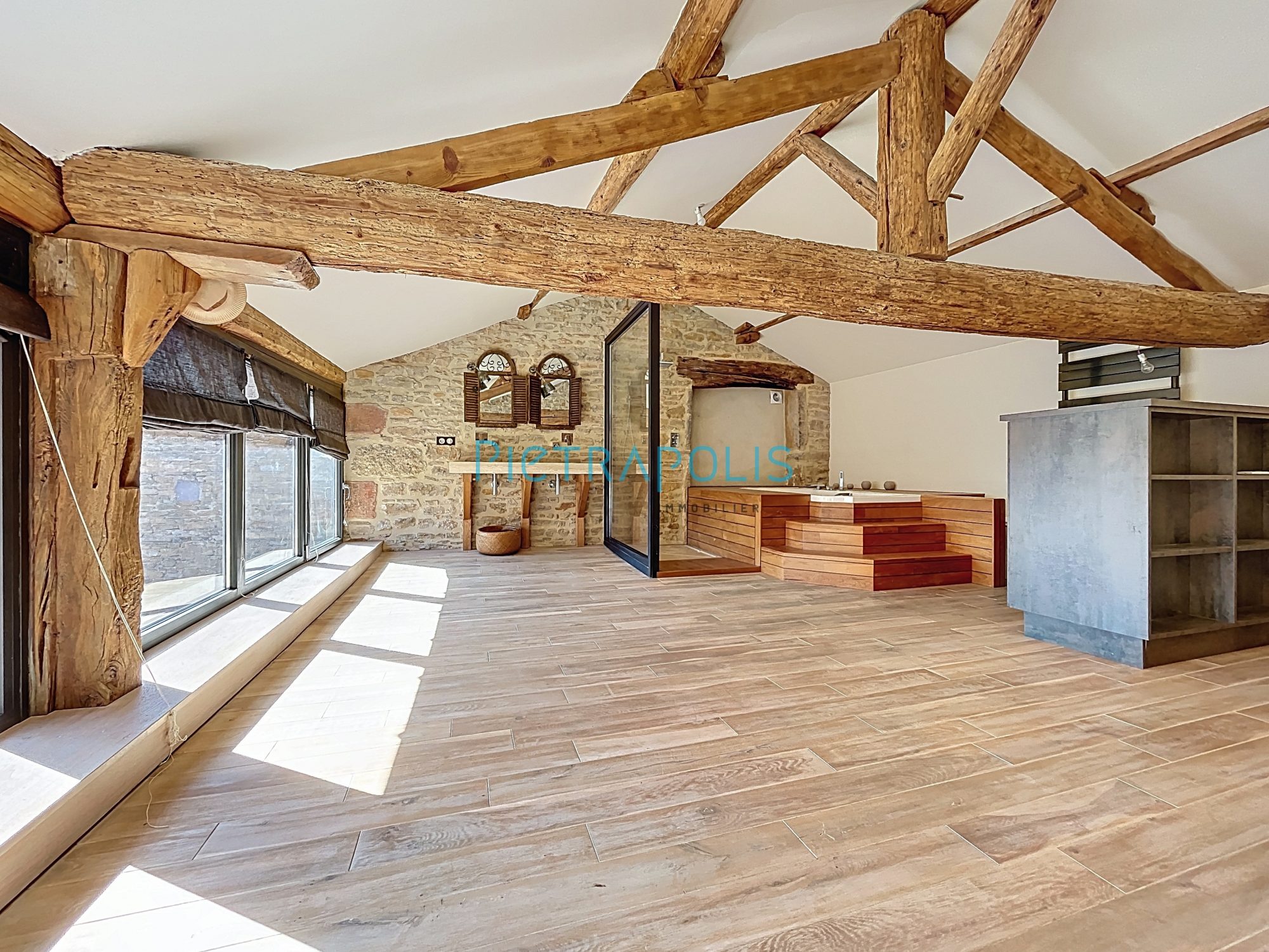 Propriété d'exception en pierres dorées - 9 pièces -280 m² hab - Terrain 1598 m² Marcy 69480