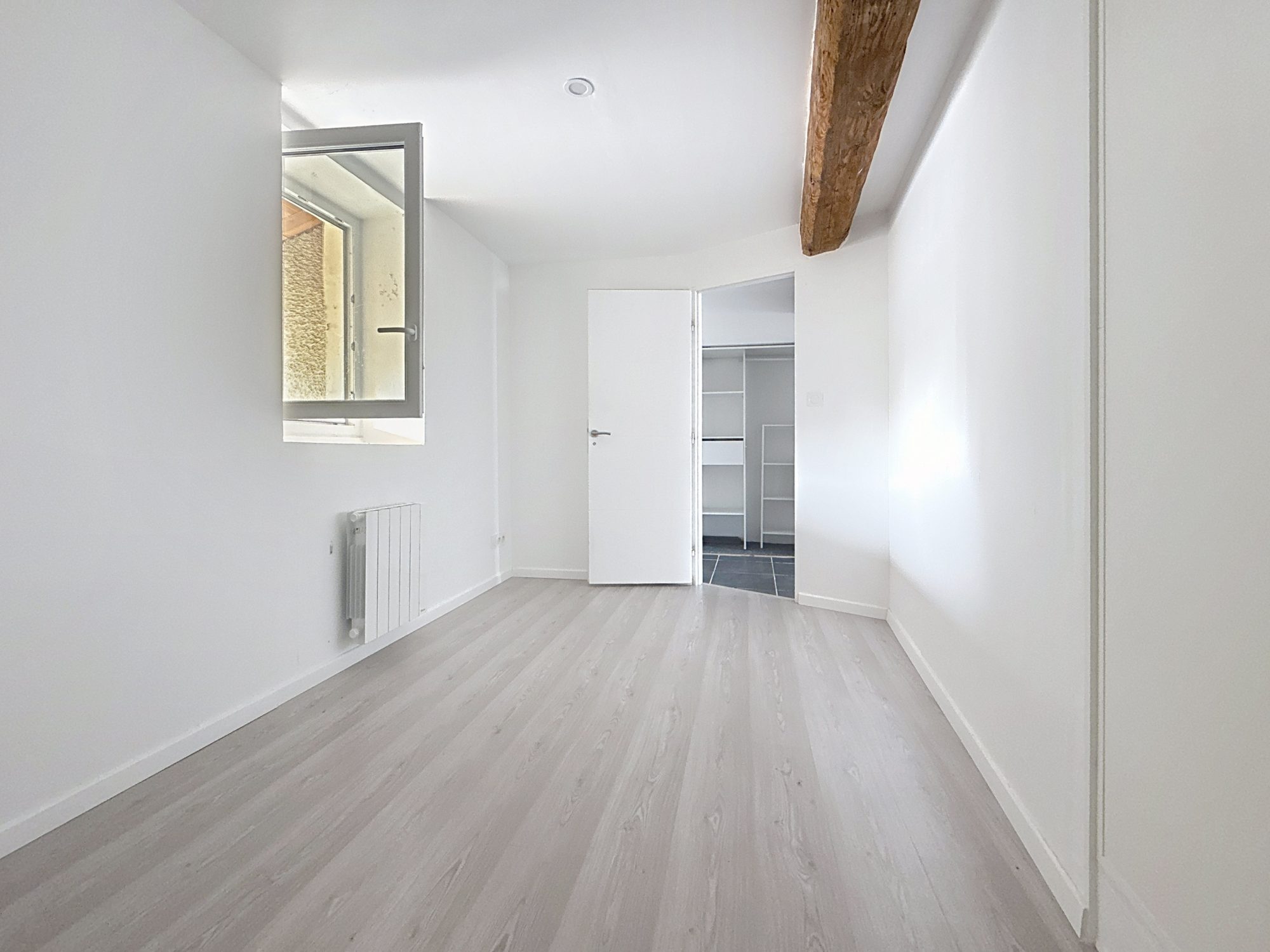 Duplex lumineux de 75 m² avec cachet de l’ancien – Thoissey Thoissey 01140