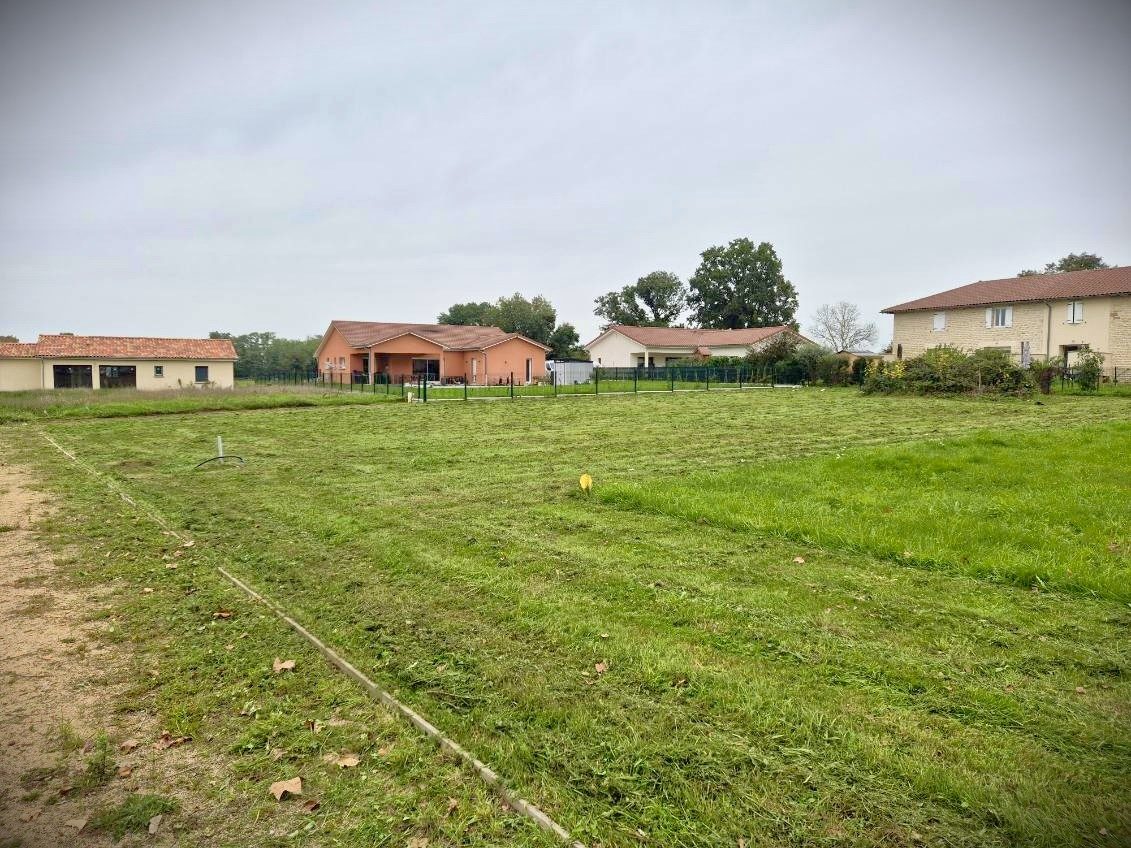 SAINT BENIGNE - TERRAIN CONSTRUCTIBLE ET VIABILISE Saint-Bénigne 01190