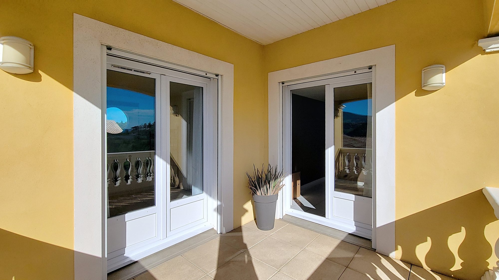Villa T5 - 4 Chambres - Terrain plat 693m2 - Piscine- Sans vis à vis Saint-Clair-du-Rhône 38370