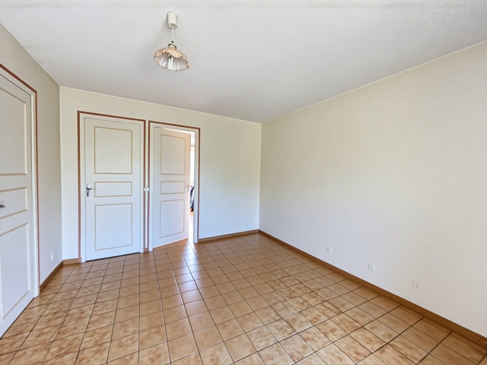 SUR LES HAUTEURS DE GENAY - AU CALME - APPARTEMENT T3 DE 97m2 - PETITE COPROPRIETE Genay 69730