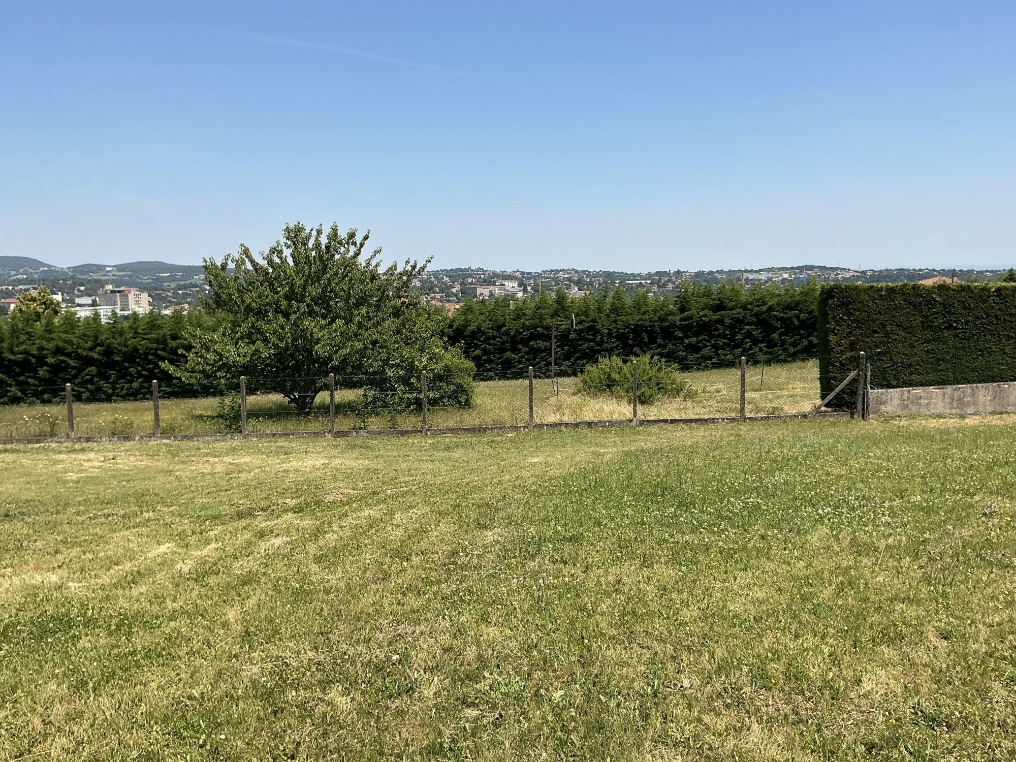 Terrain - 1000 m² - Roiffieux (07100)