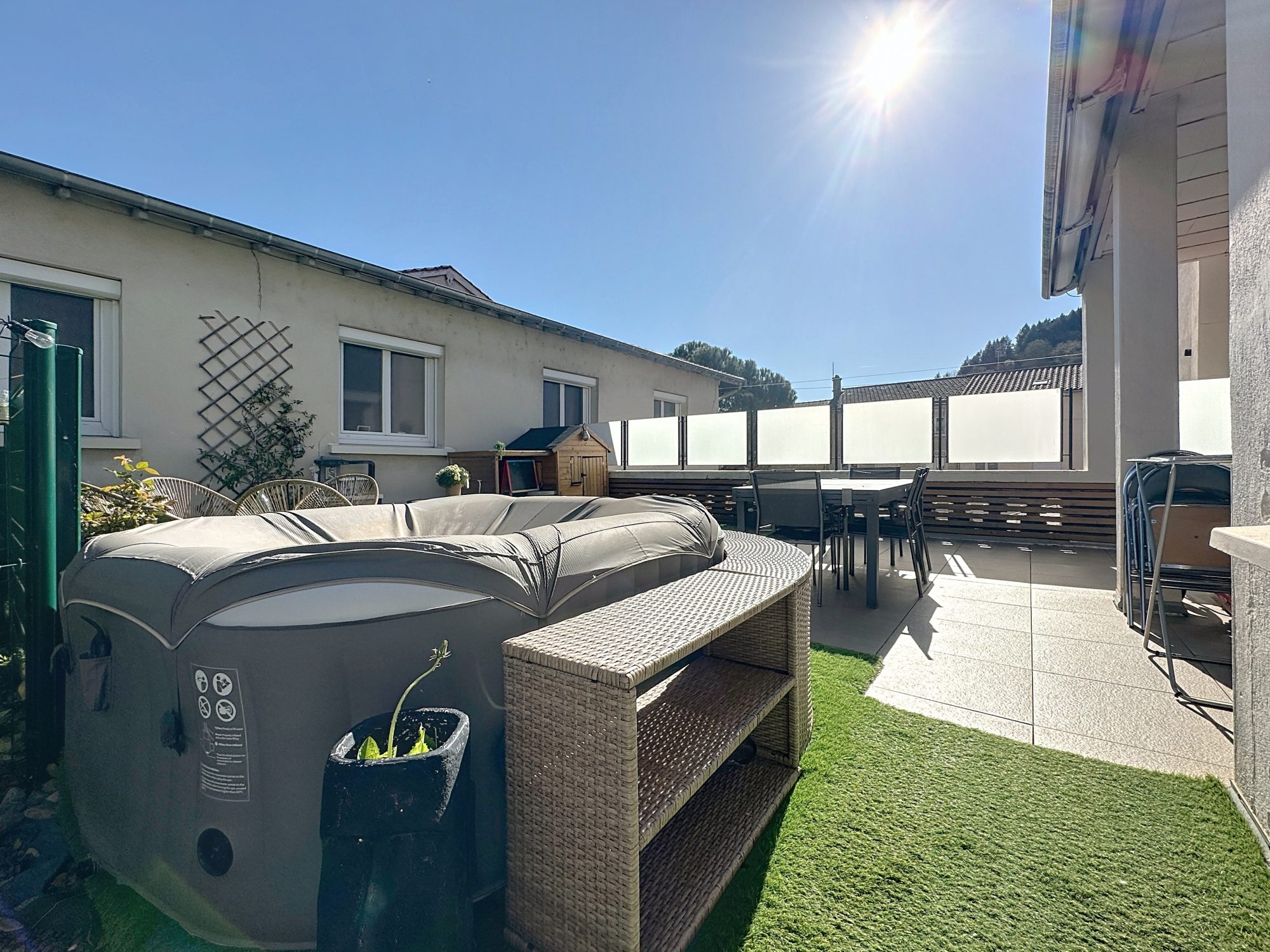 TRÈS BEL APPARTEMENT T4 AVEC GRANDE TERRASSE Tarare 69170