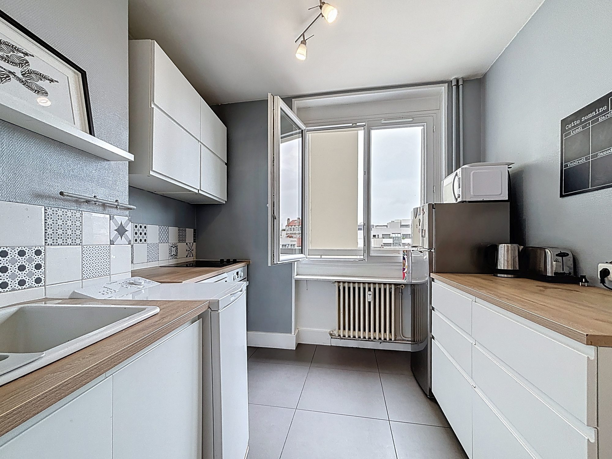 Beau T4 traversant, balcon, trois chambres, cave, local à vélo Lyon 69006
