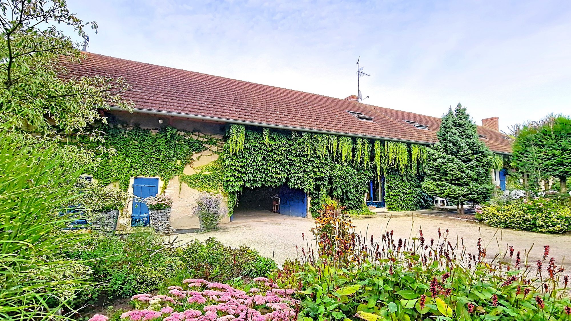 Chalon sur Saône : belle longère sur un hectare